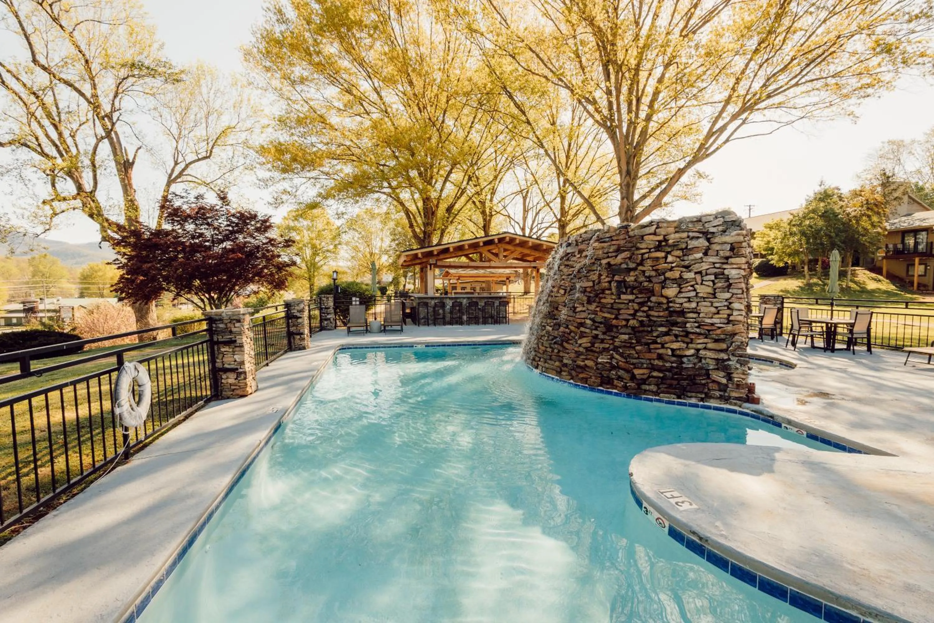 Swimming pool in Tremont Lodge & Resort