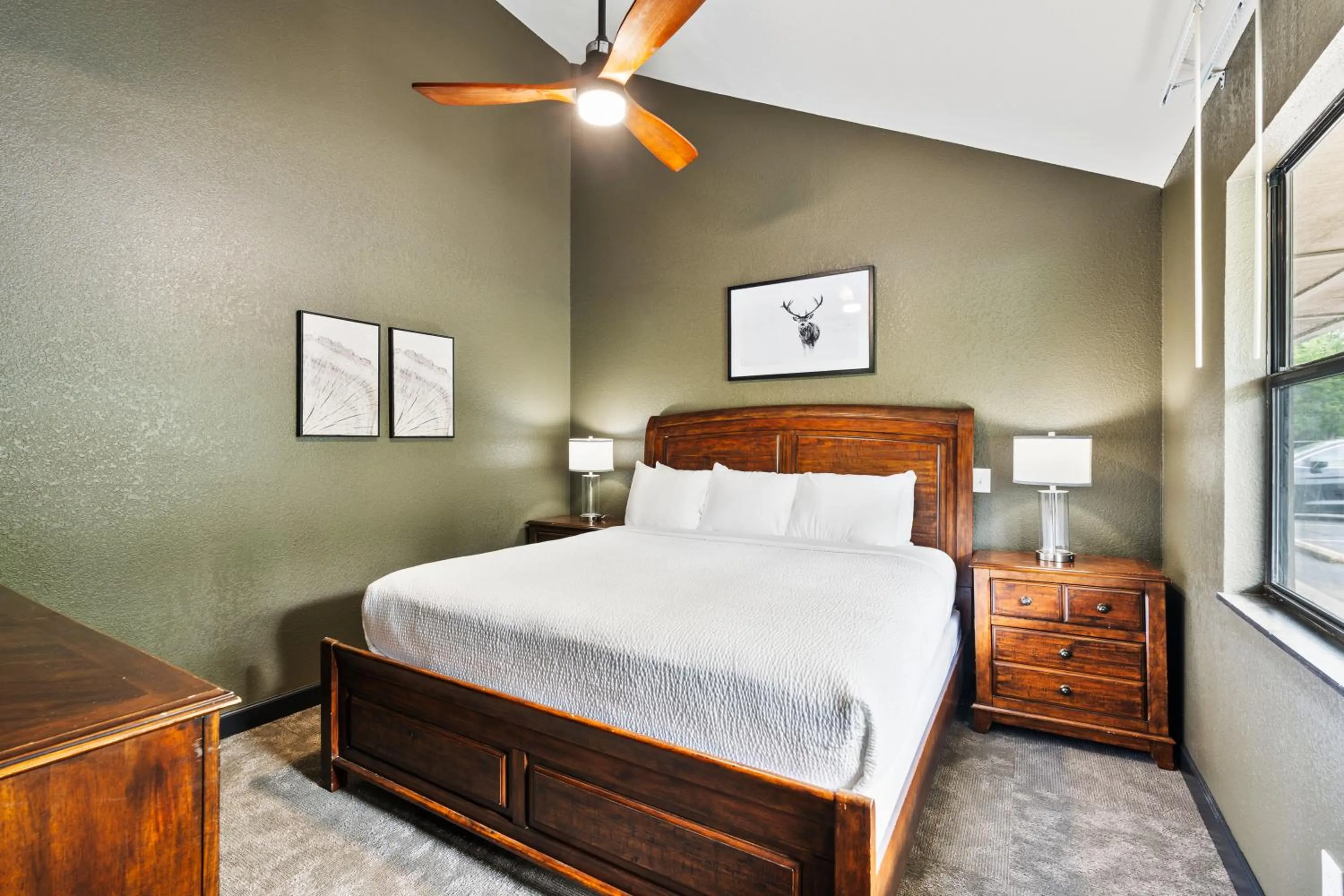 Bed in Tremont Lodge & Resort