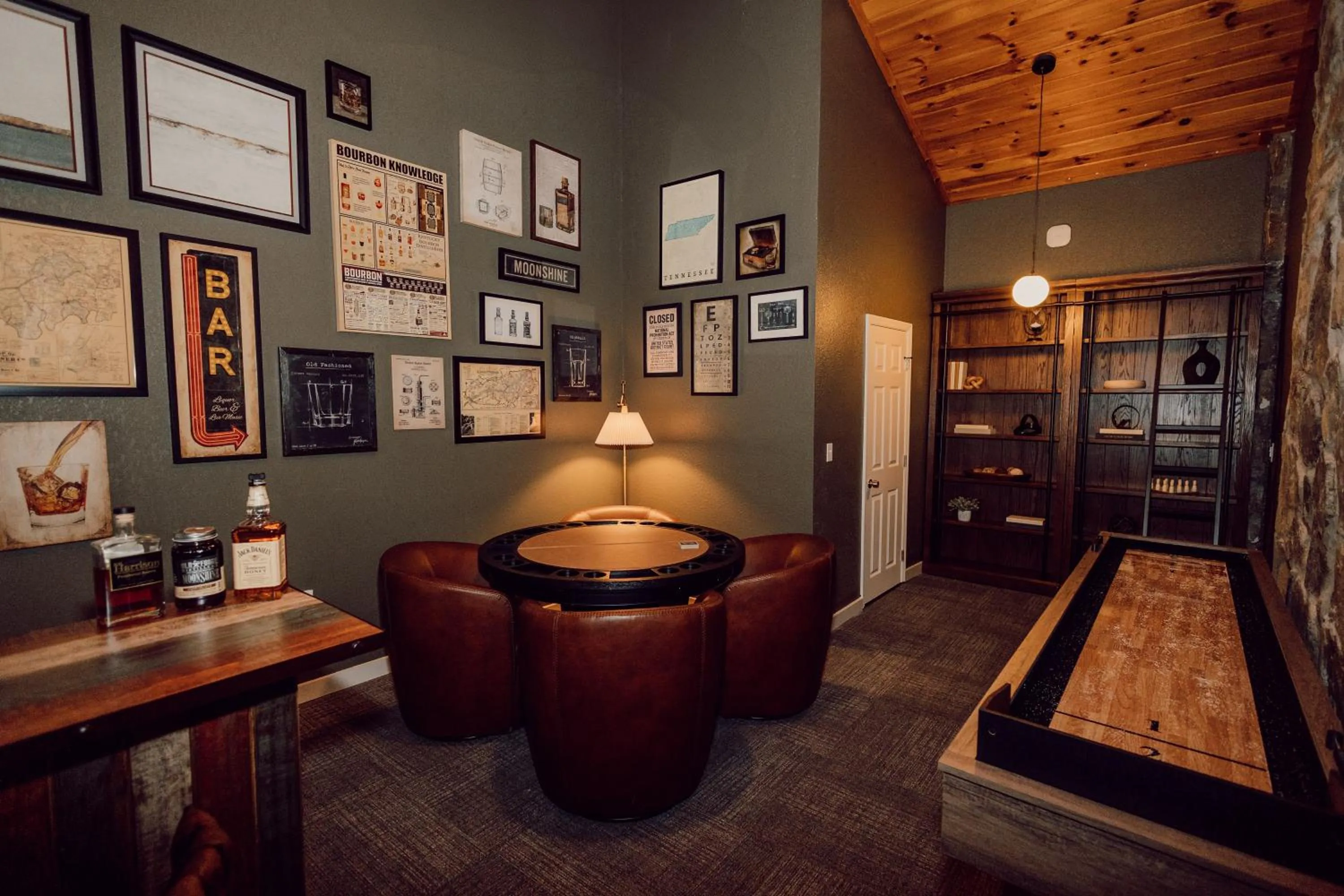 Lounge or bar in Tremont Lodge & Resort