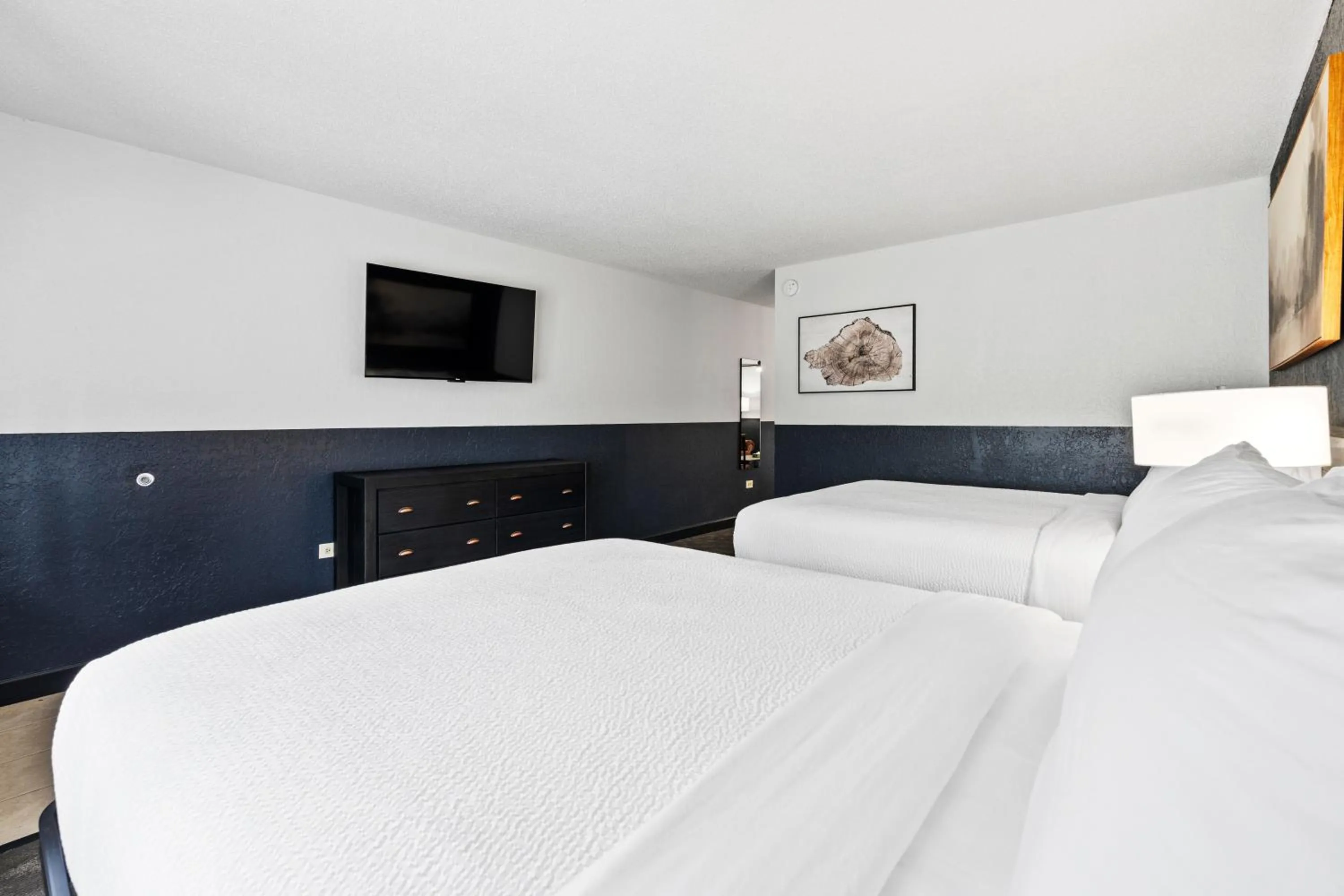 Bed in Tremont Lodge & Resort