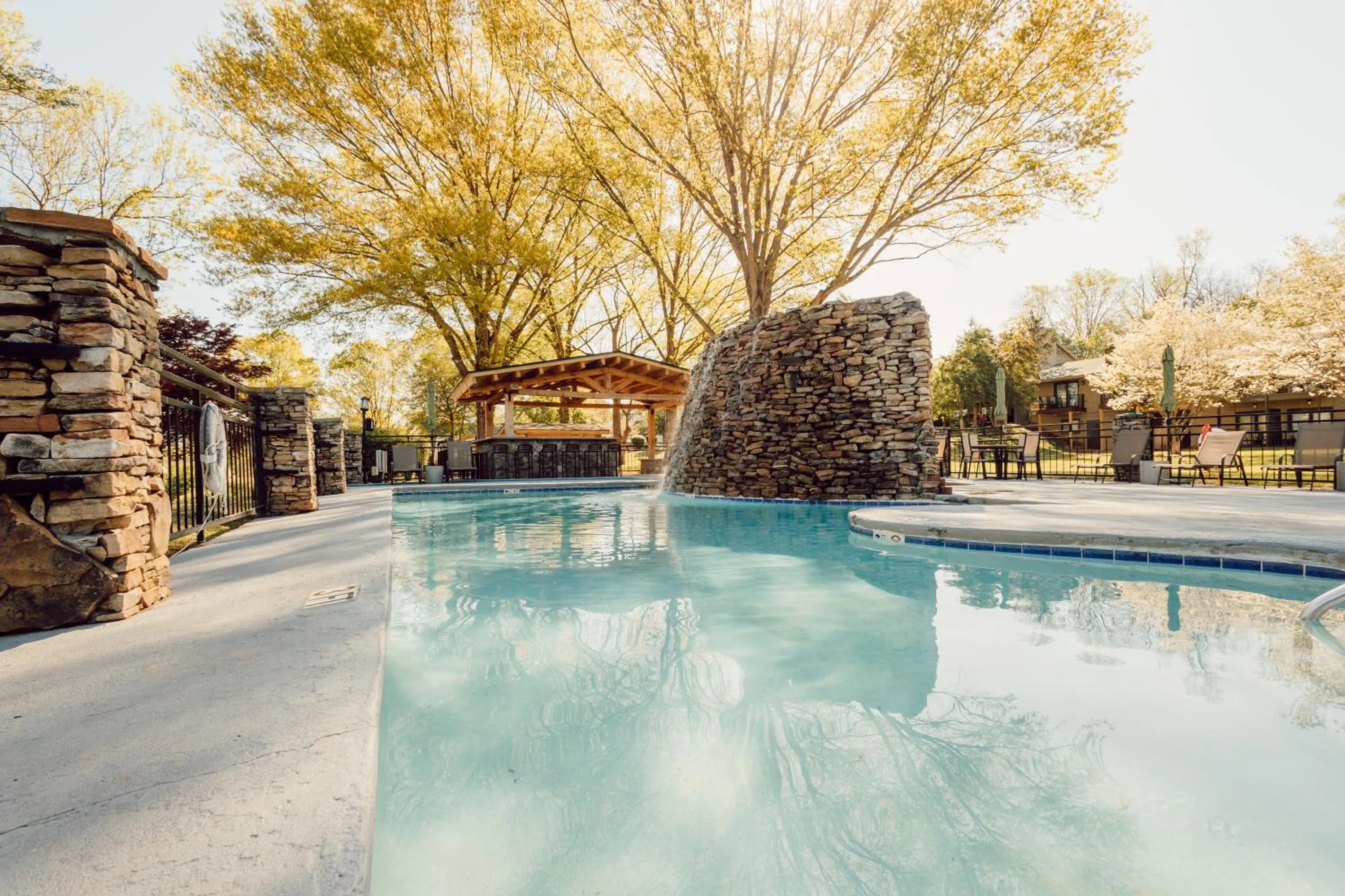 Swimming pool in Tremont Lodge & Resort
