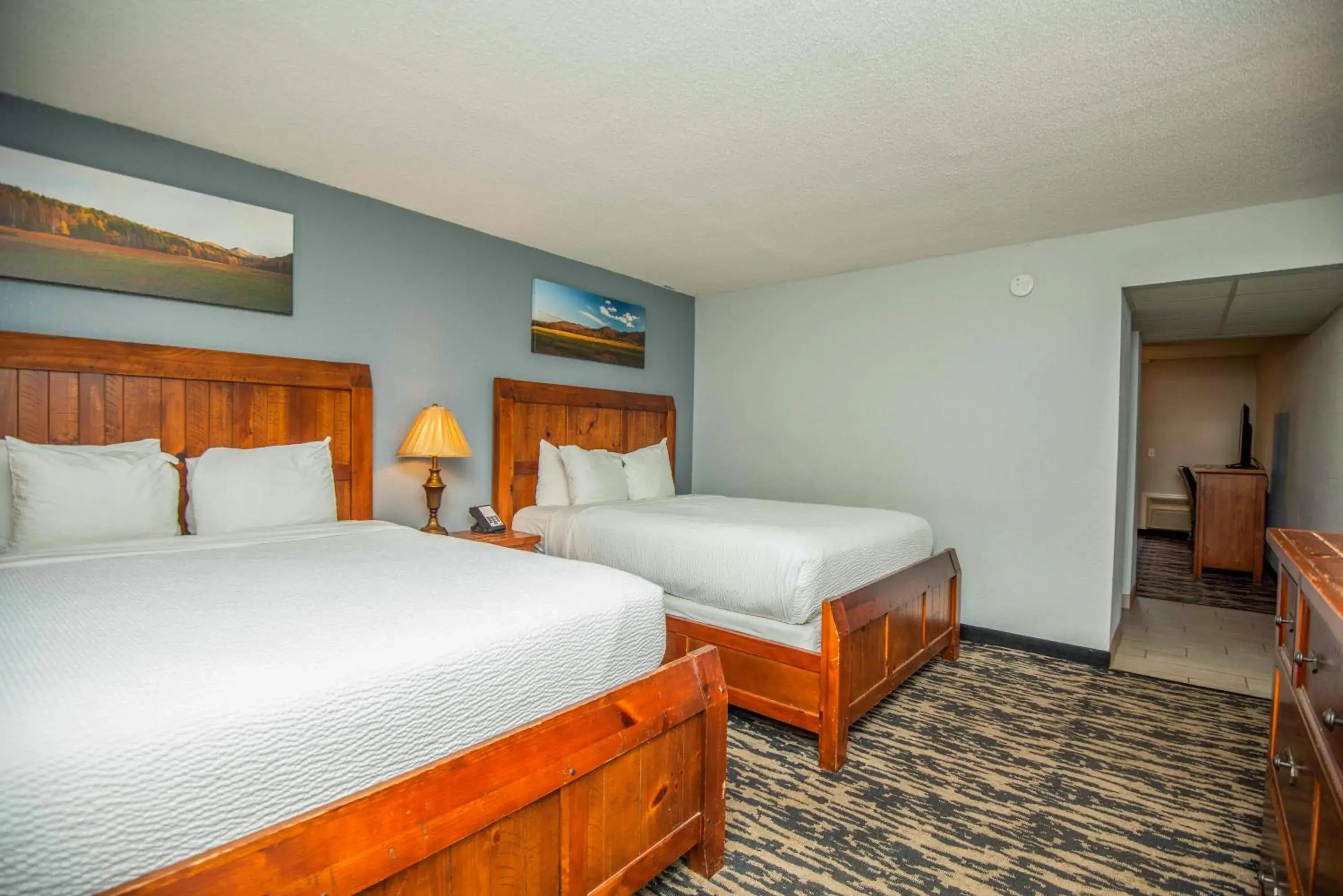 Family Suite Pet Friendly: Living Room in Tremont Lodge & Resort Family Suite Pet Friendly: Living Room in Tremont Lodge & Resort