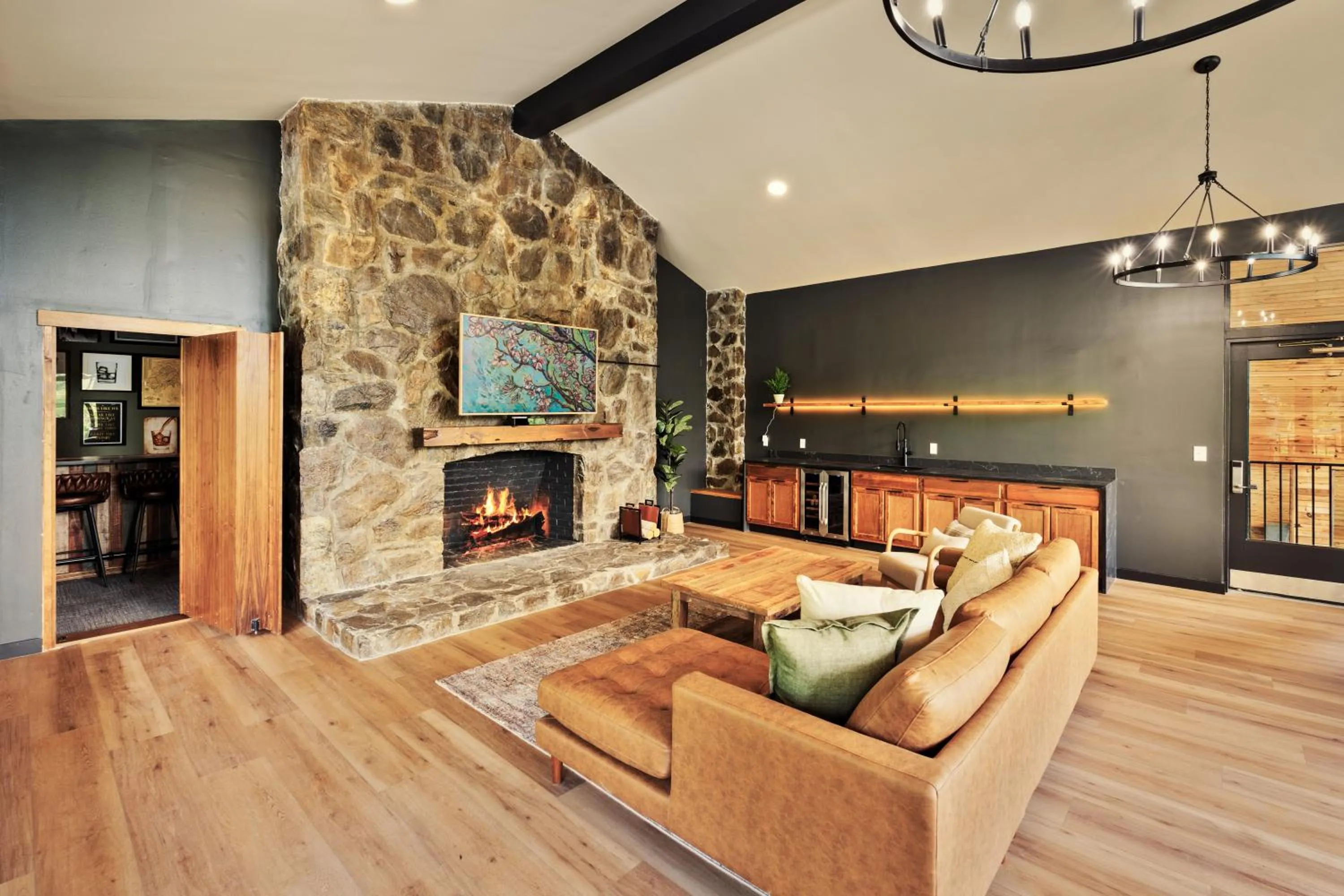 TV and multimedia in Tremont Lodge & Resort