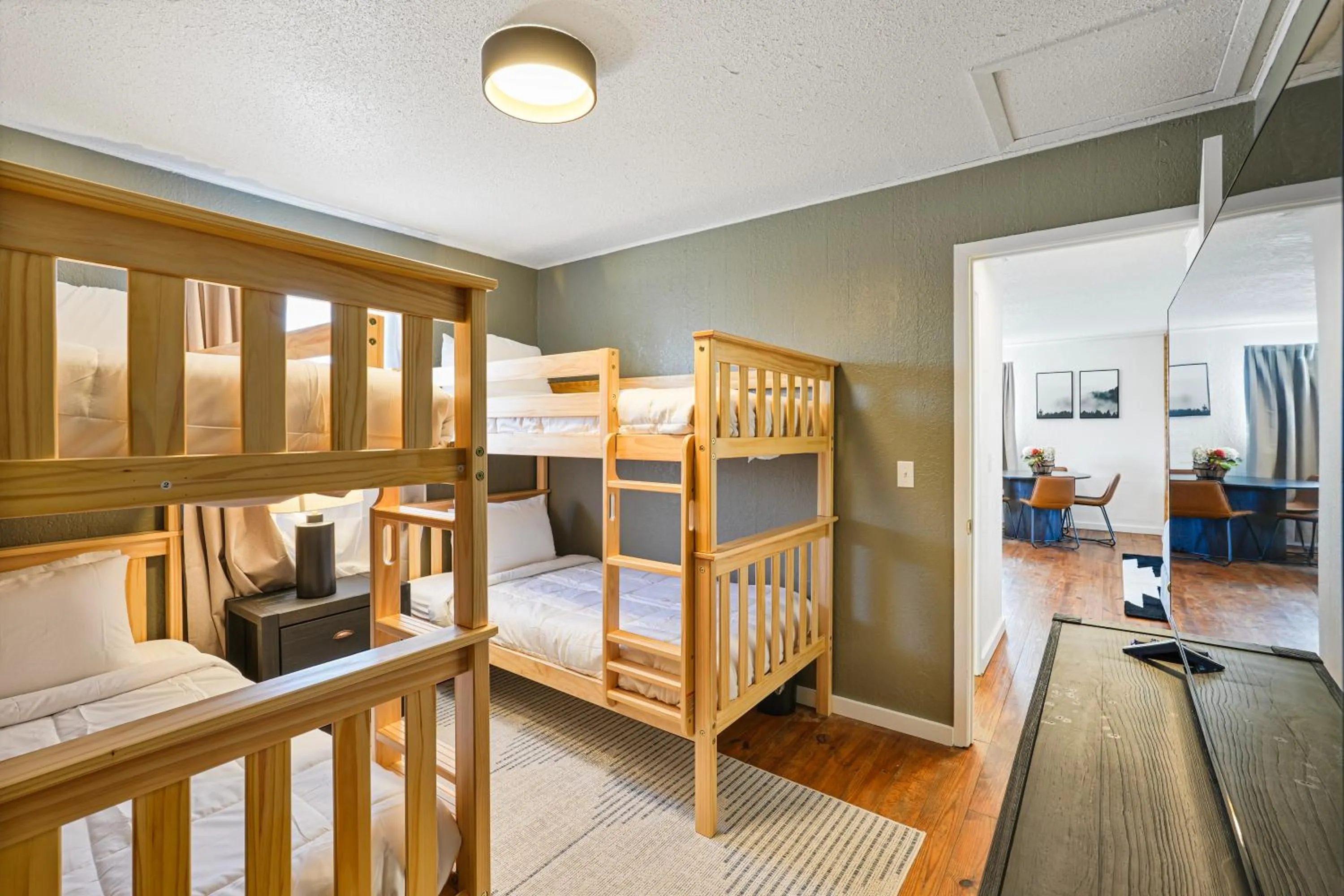 Bed in Tremont Lodge & Resort