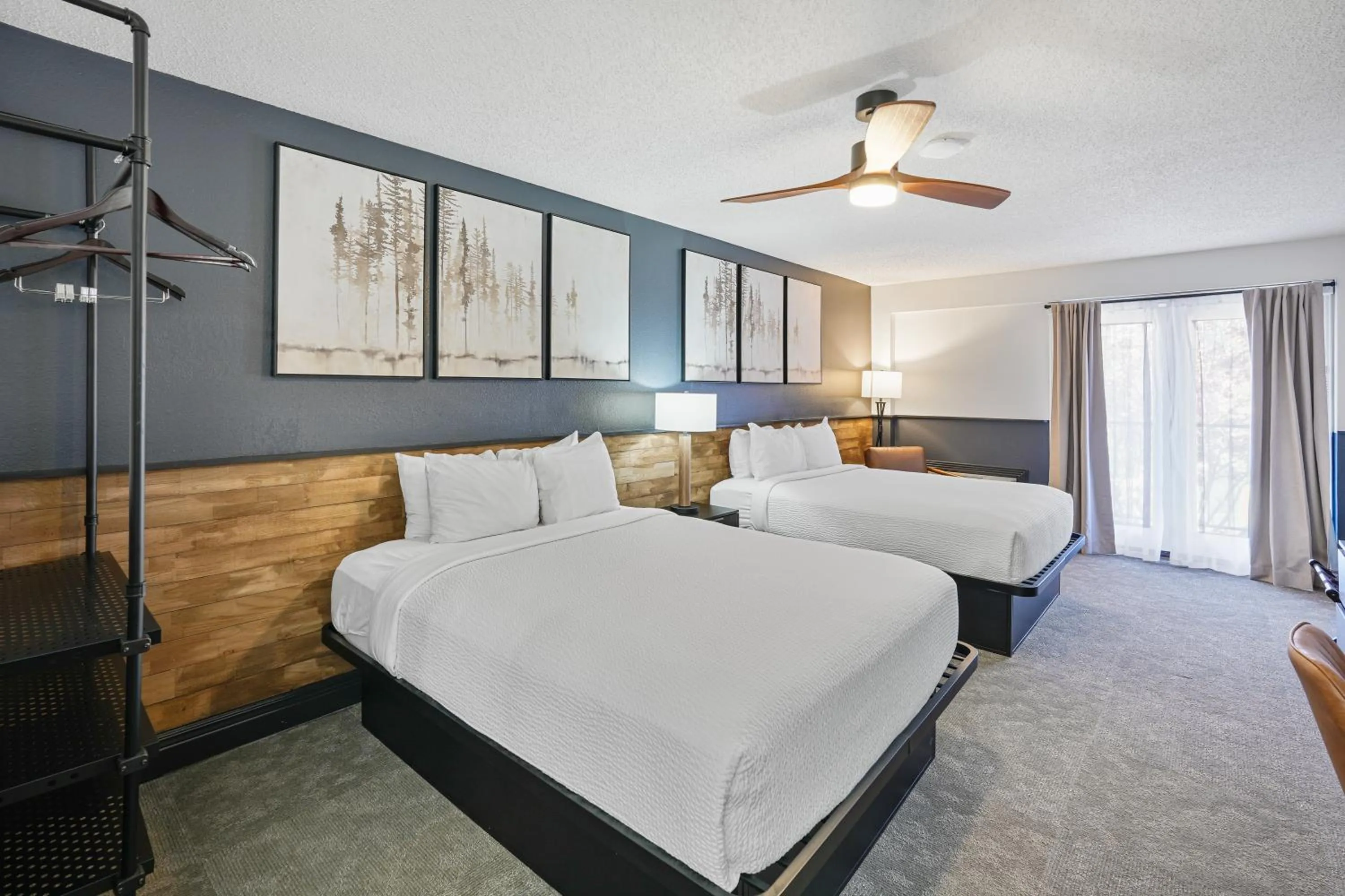 Bed in Tremont Lodge & Resort