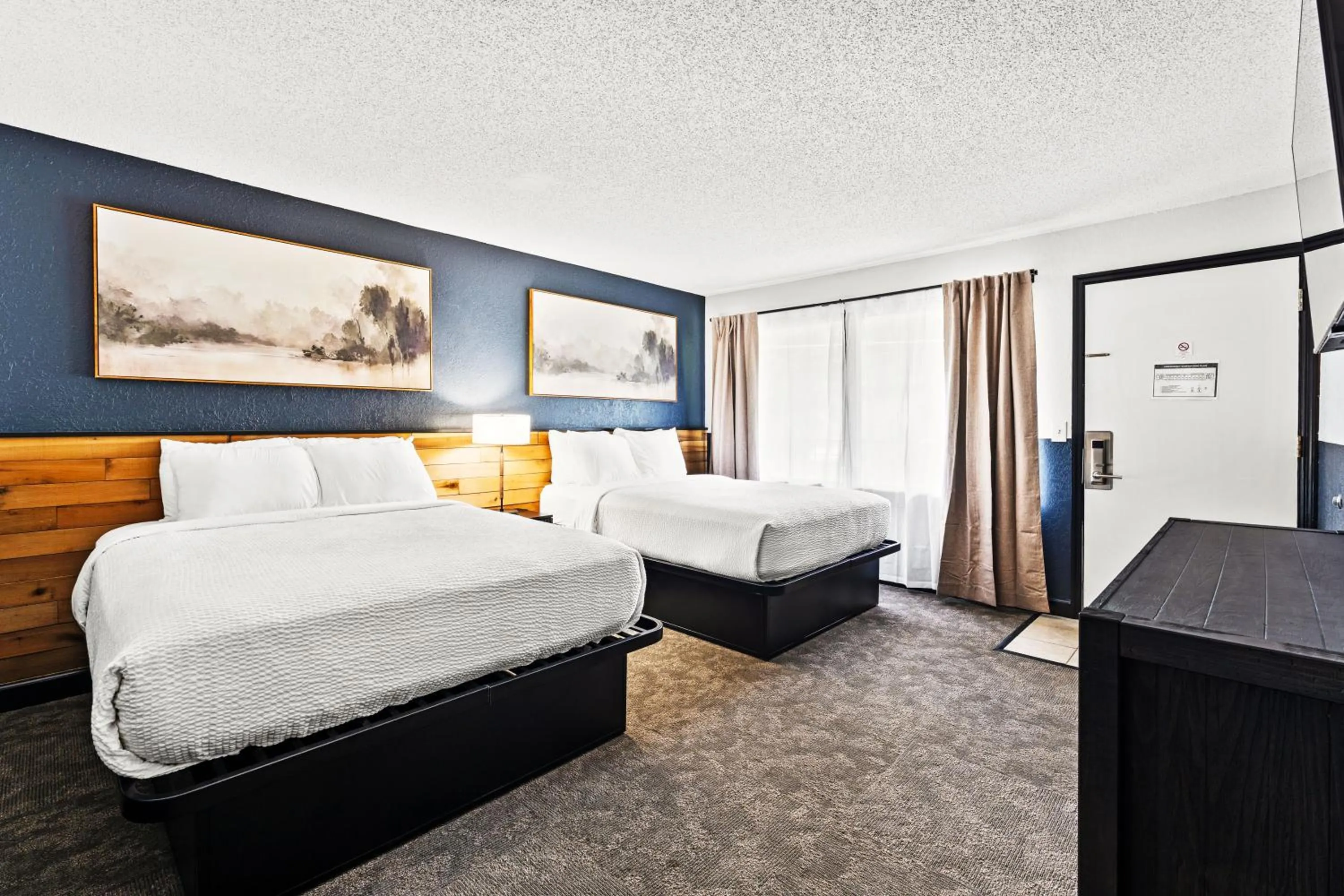 Bed in Tremont Lodge & Resort