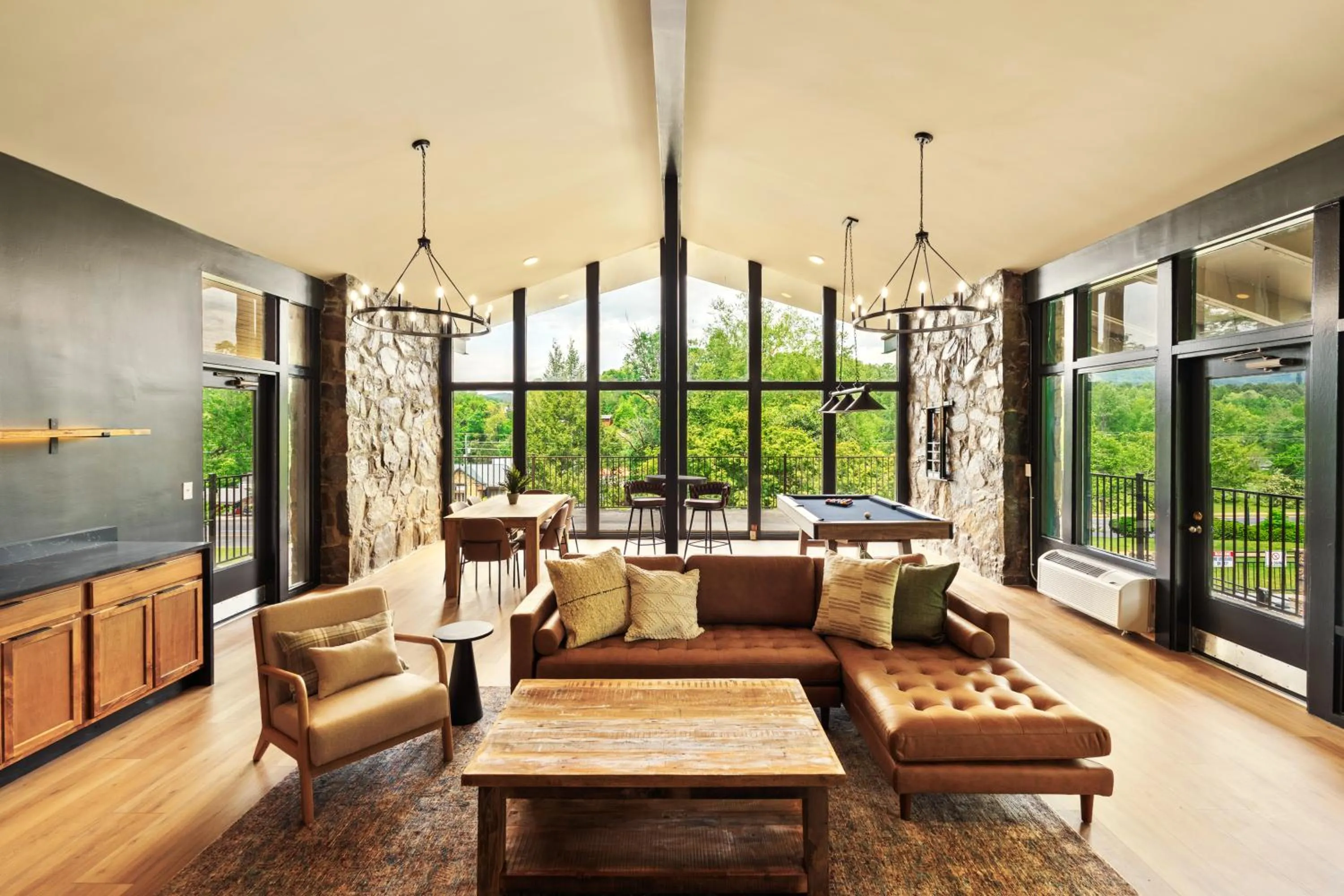 Patio in Tremont Lodge & Resort