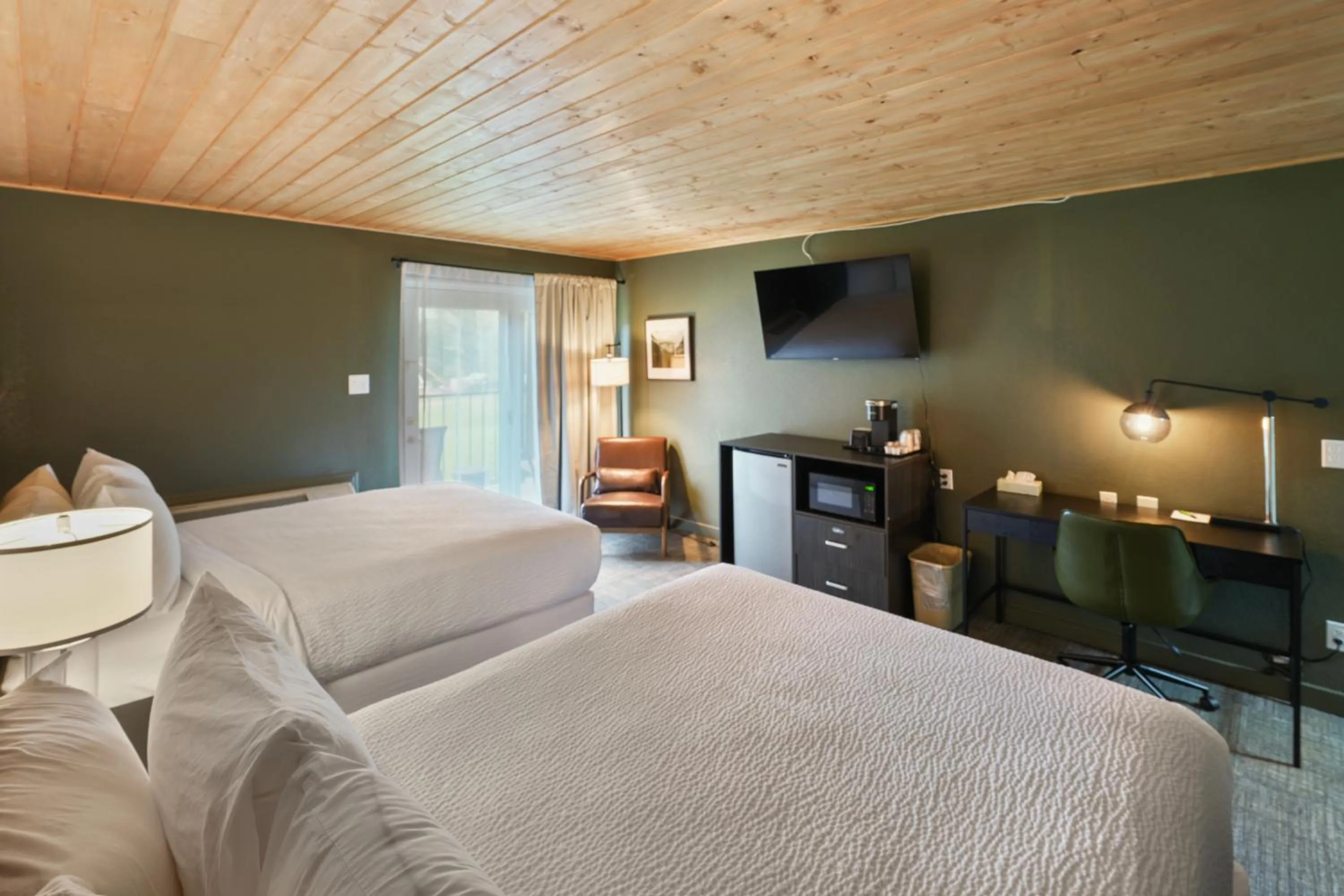 Bed in Tremont Lodge & Resort