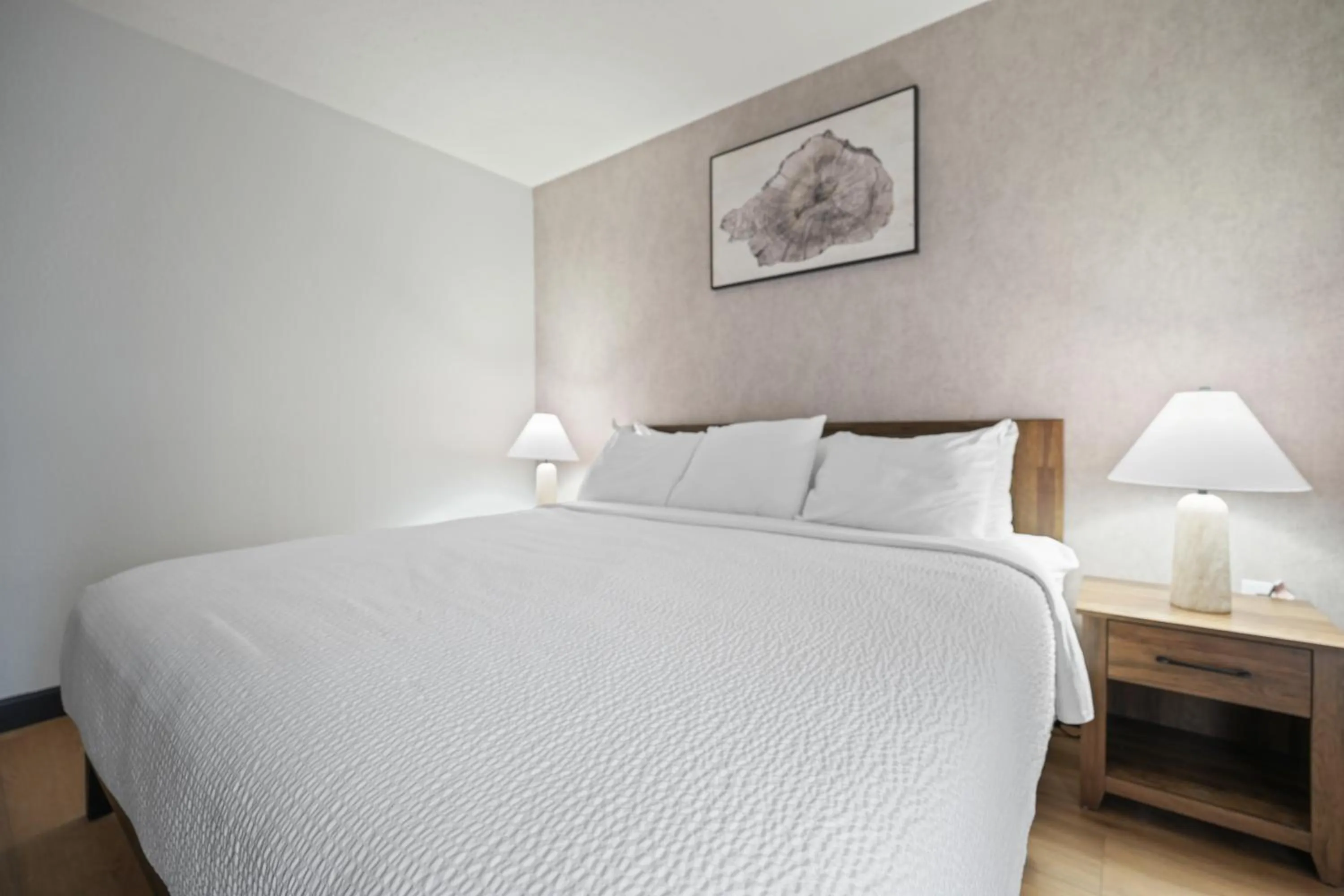 Bed in Tremont Lodge & Resort