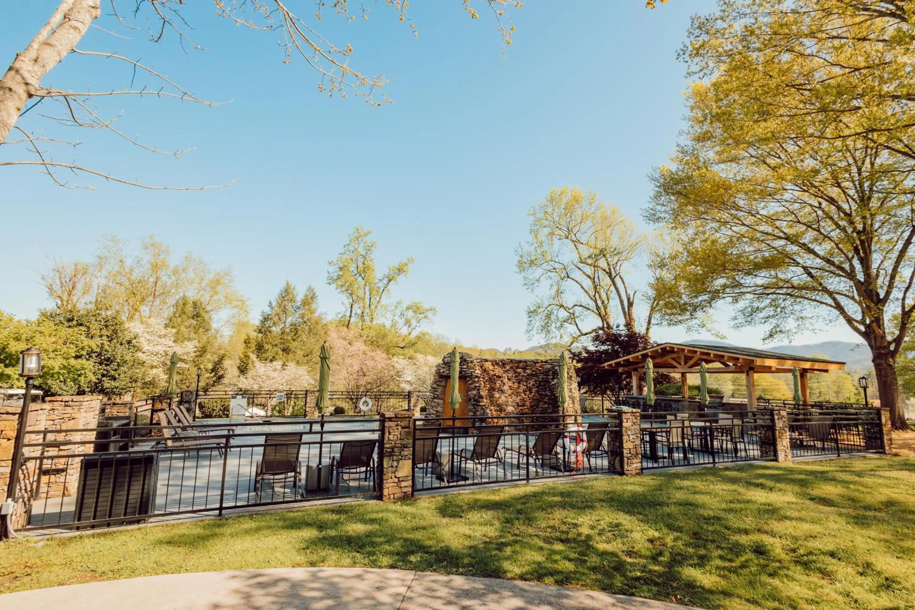 Swimming pool in Tremont Lodge & Resort
