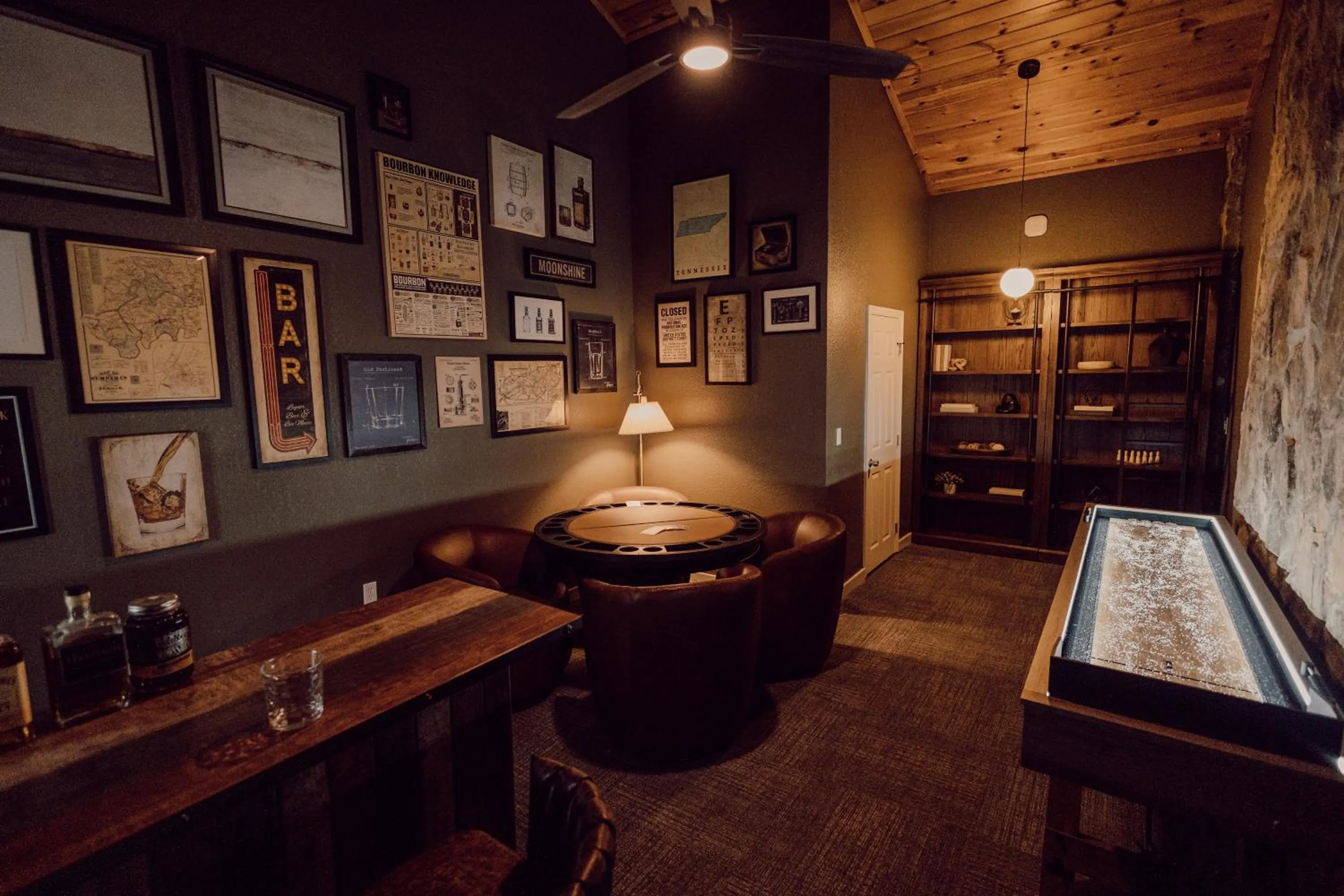 Lounge or bar in Tremont Lodge & Resort