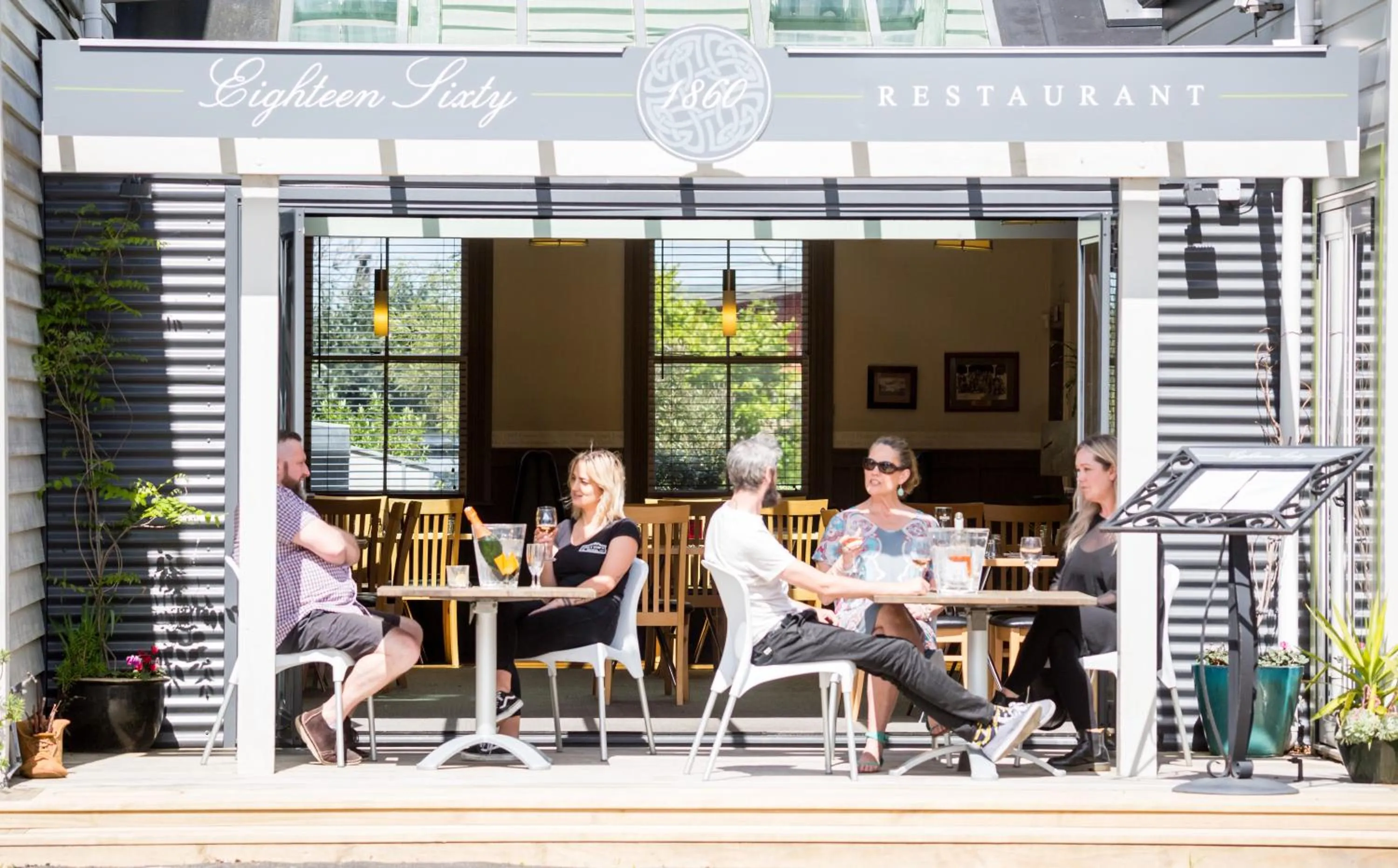 Restaurant/places to eat in The Greytown Hotel