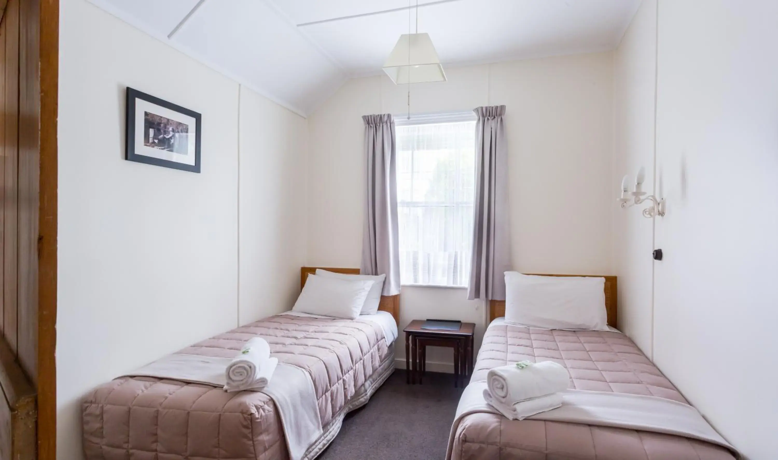 Budget Twin Room in The Greytown Hotel Budget Twin Room in The Greytown Hotel