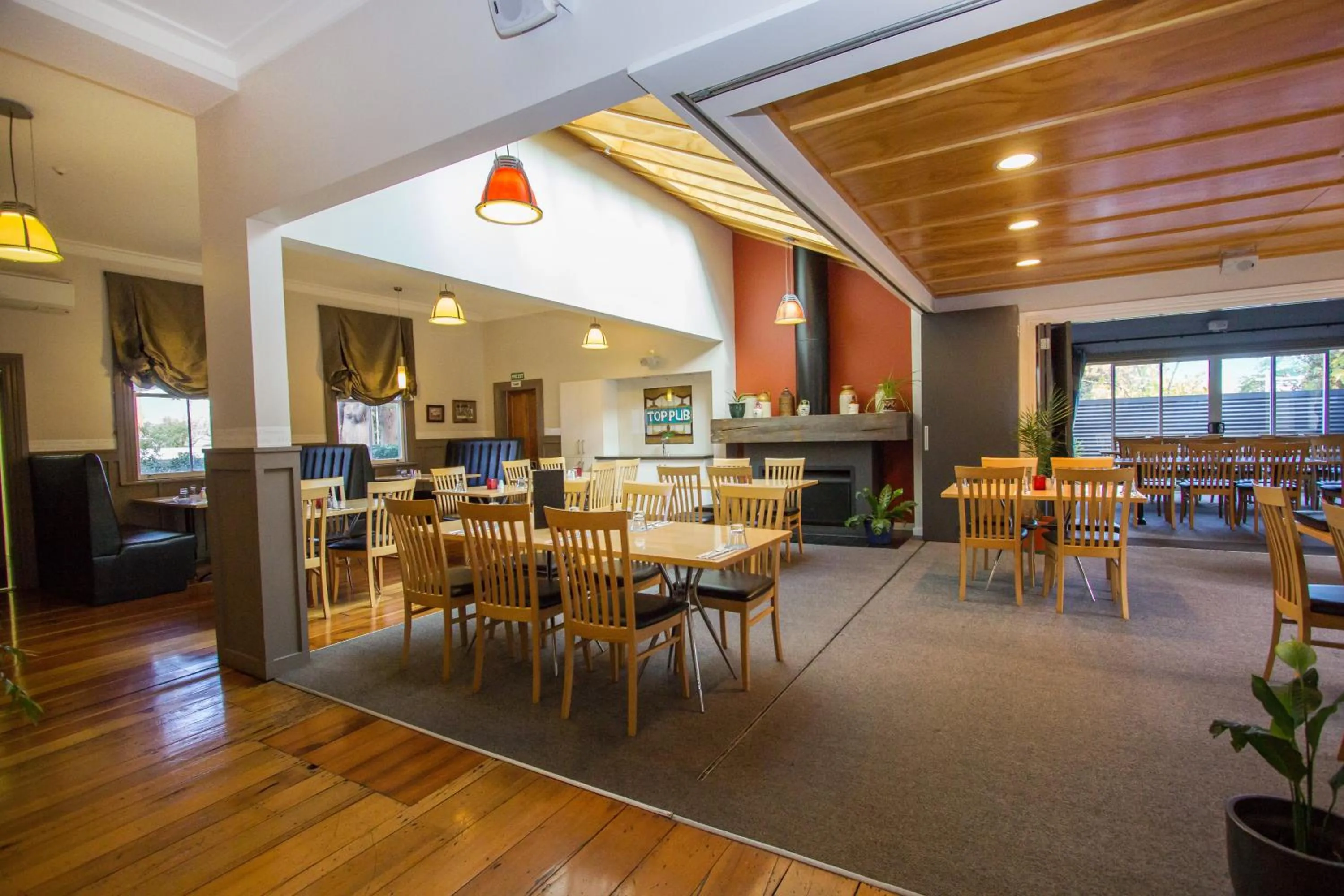 Restaurant/places to eat in The Greytown Hotel