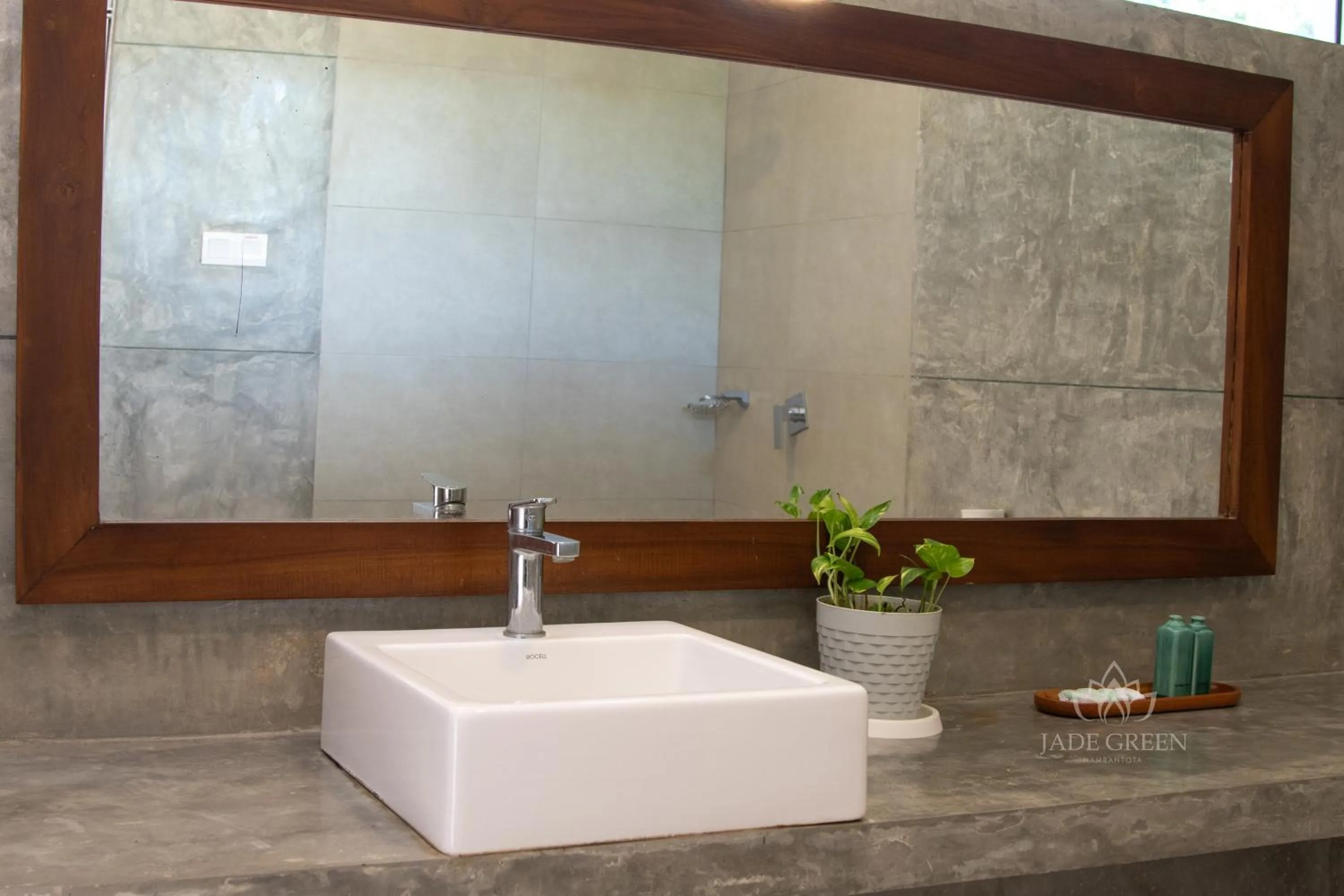 Toilet in Jade Green Hotel Hambantota