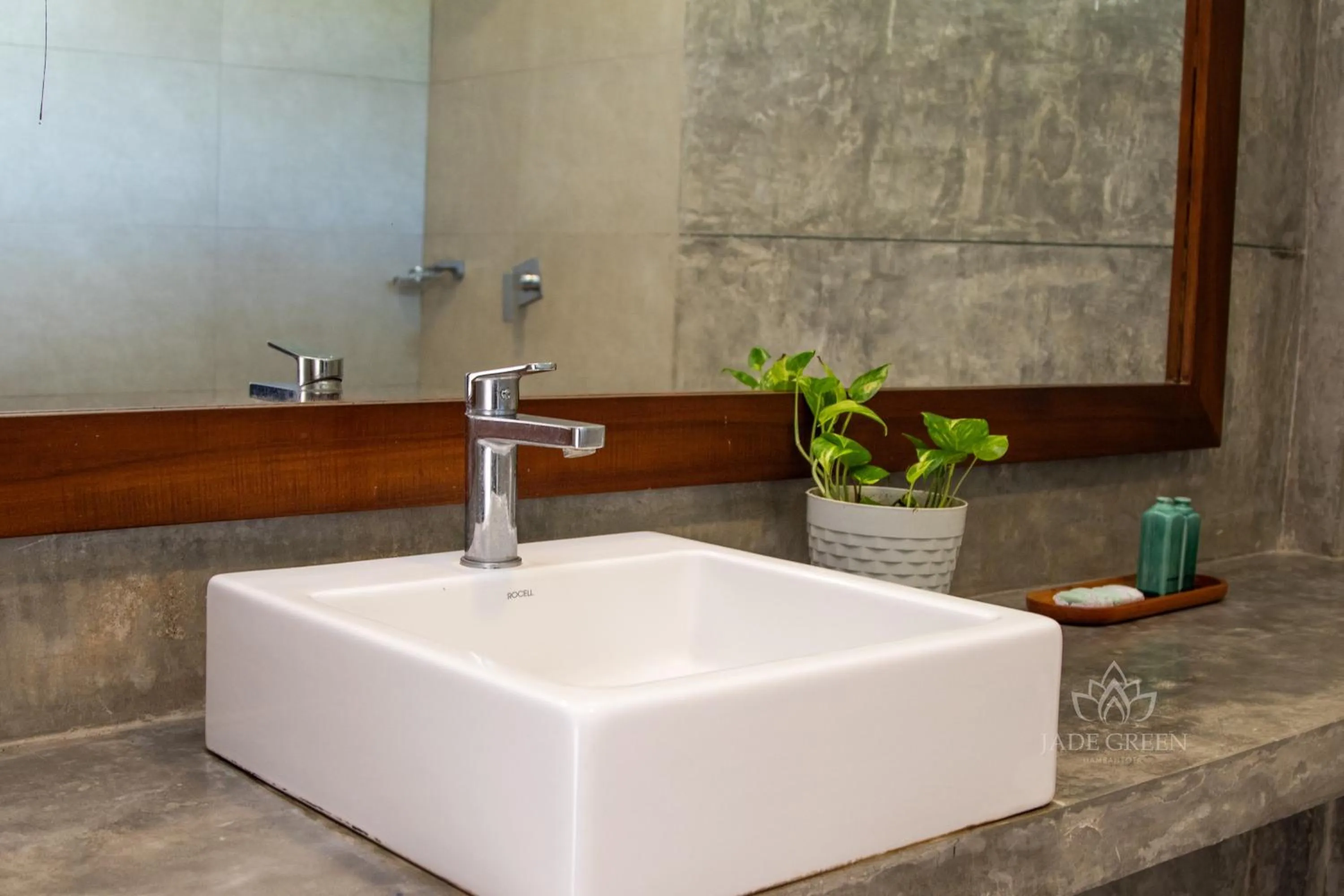 Toilet in Jade Green Hotel Hambantota