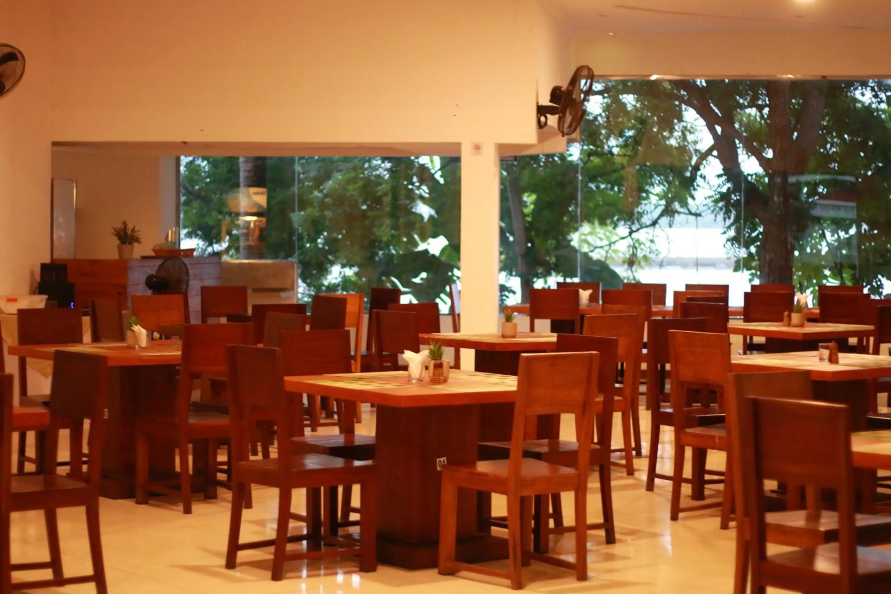 Restaurant/places to eat in Jade Green Hotel Hambantota