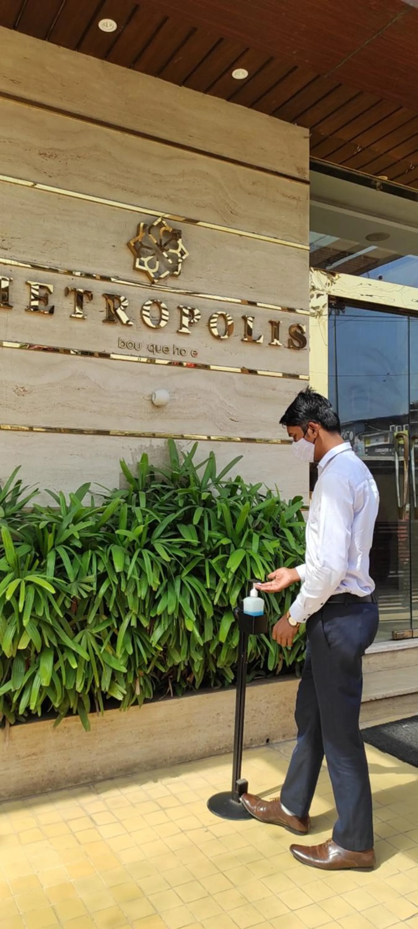 People in Hotel Metropolis