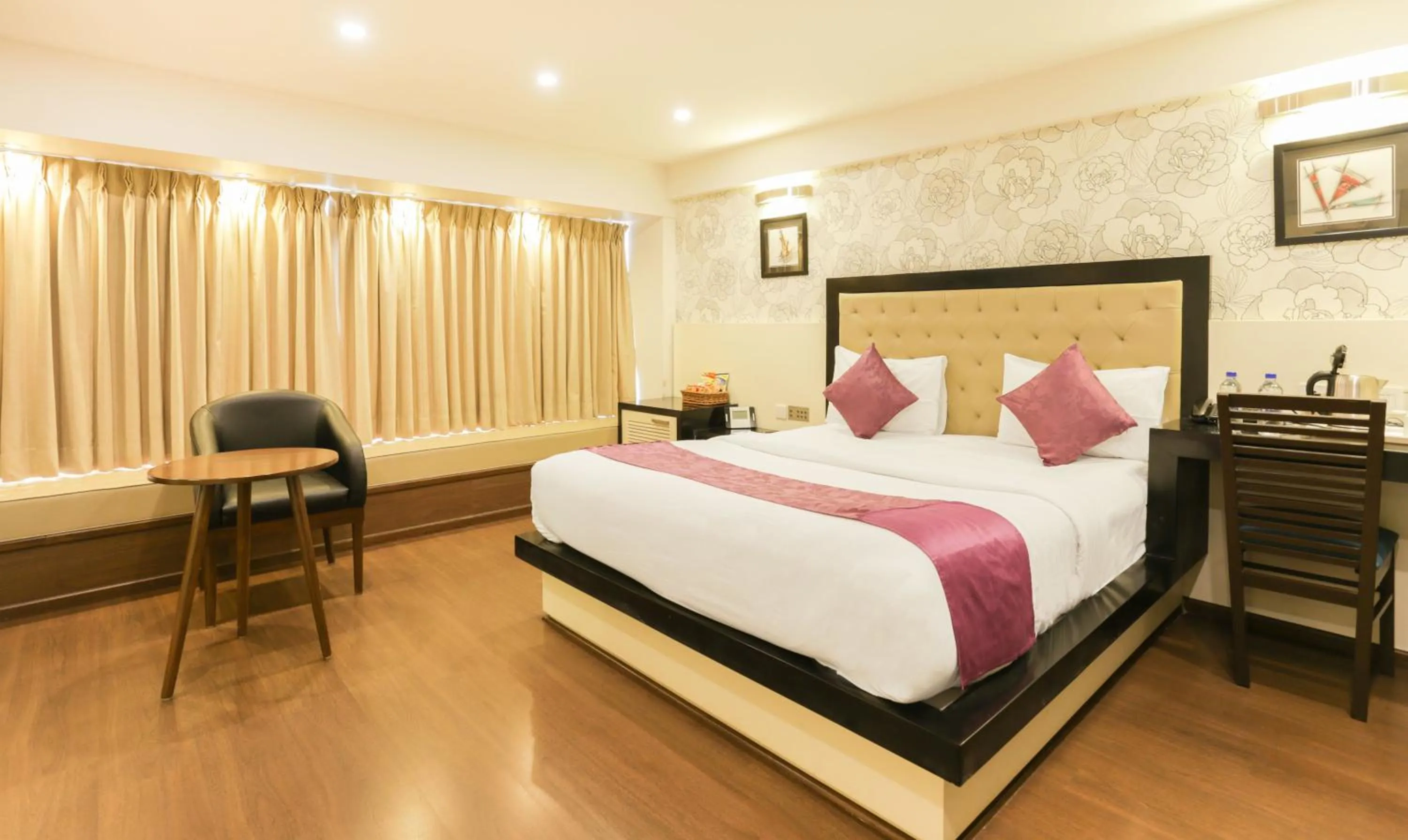 Photo of the whole room, Bed in Hotel Metropolis