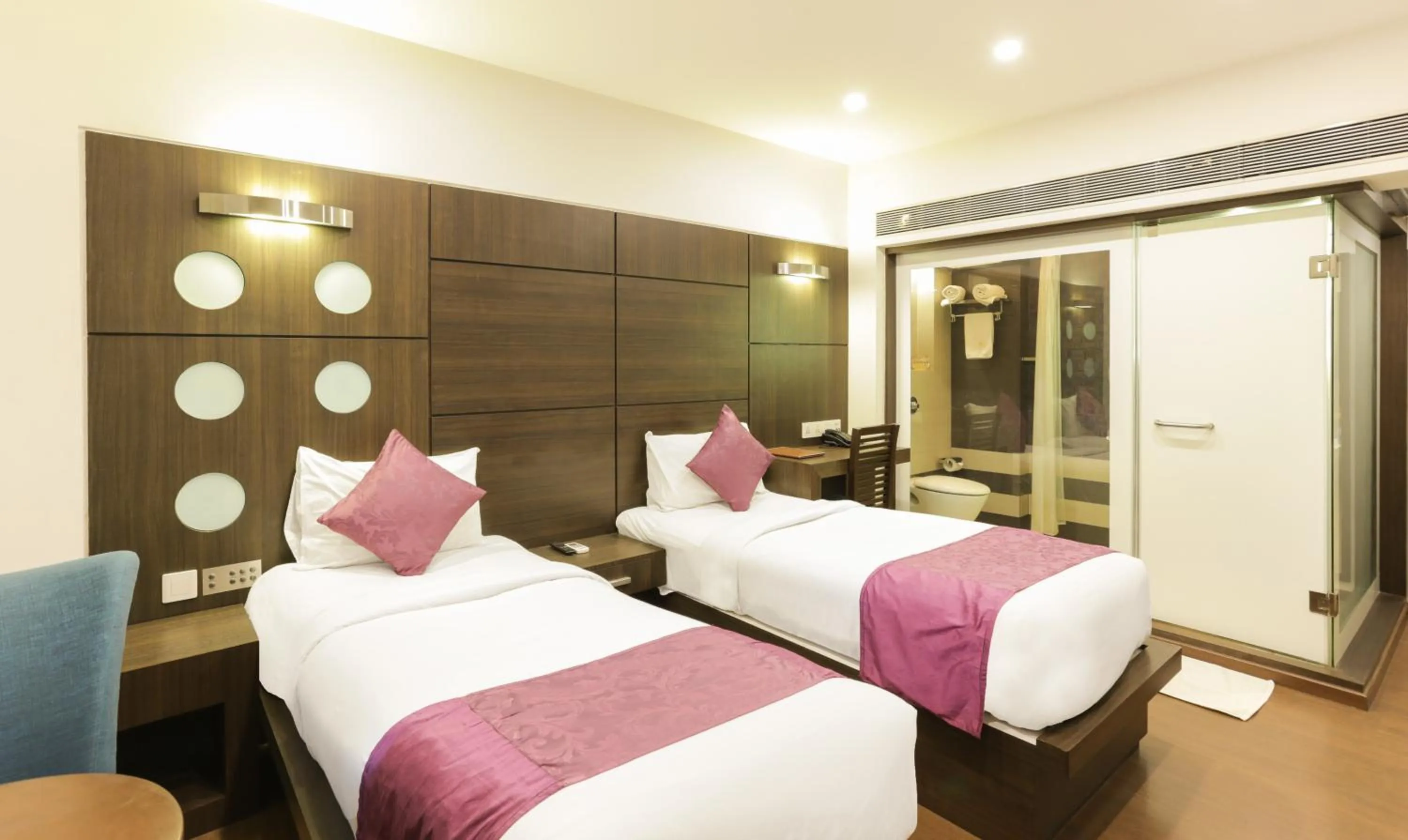 Photo of the whole room, Bed in Hotel Metropolis