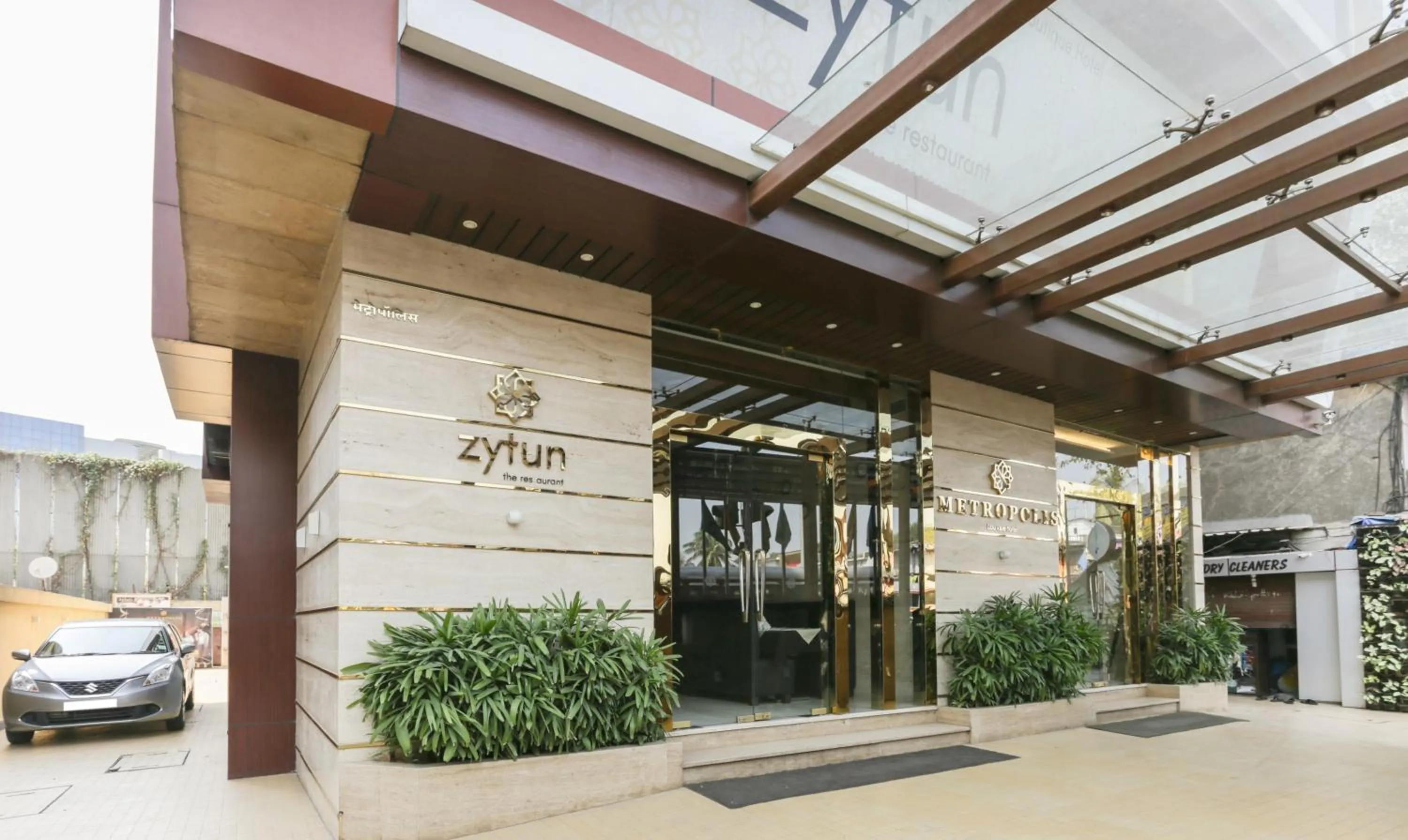 Facade/entrance in Hotel Metropolis