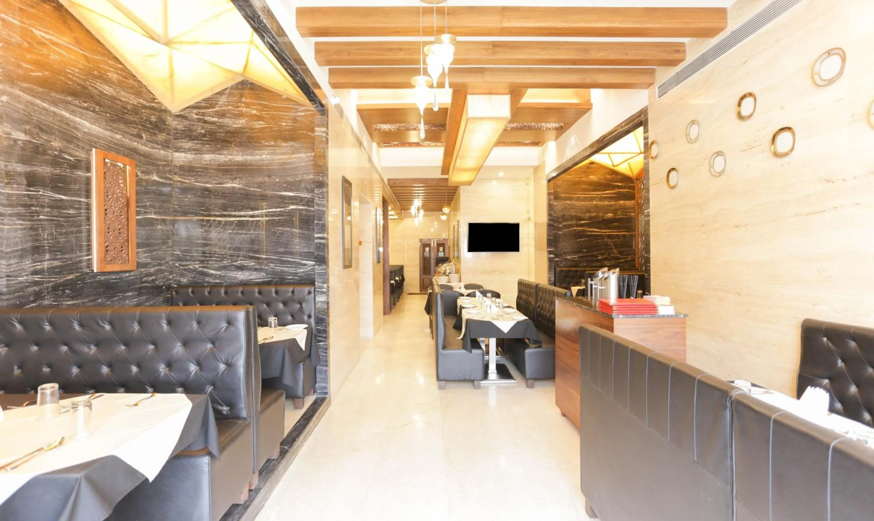 Restaurant/places to eat in Hotel Metropolis