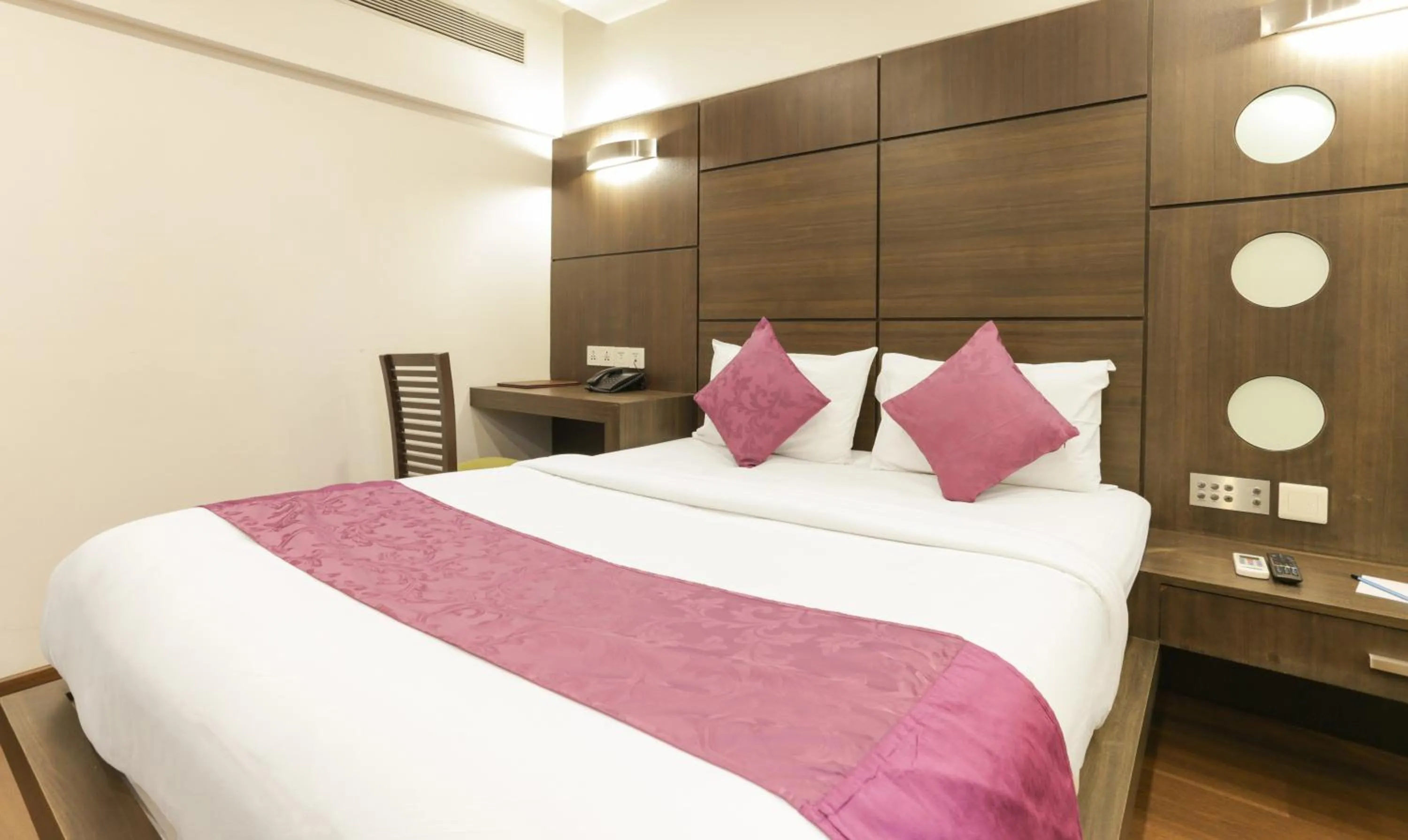 Photo of the whole room, Bed in Hotel Metropolis