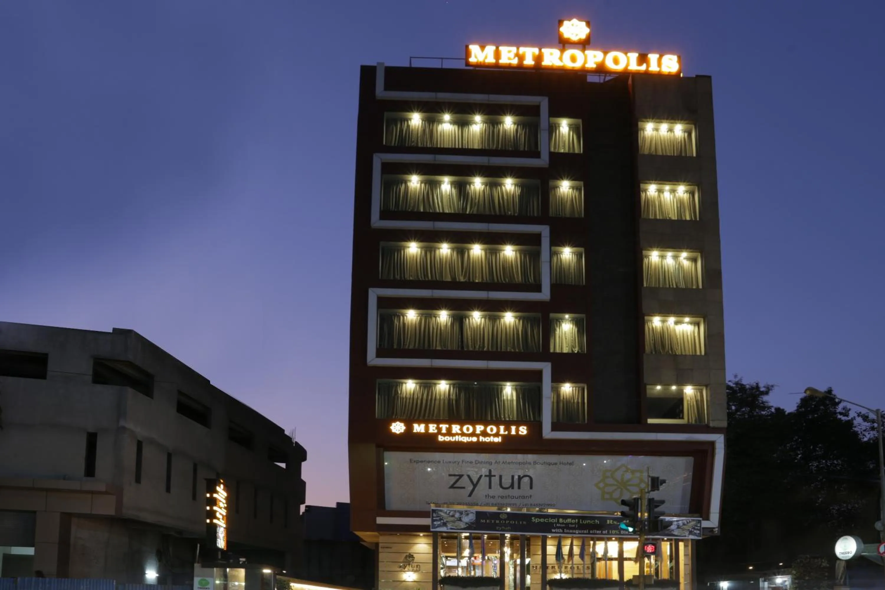 Property building in Hotel Metropolis