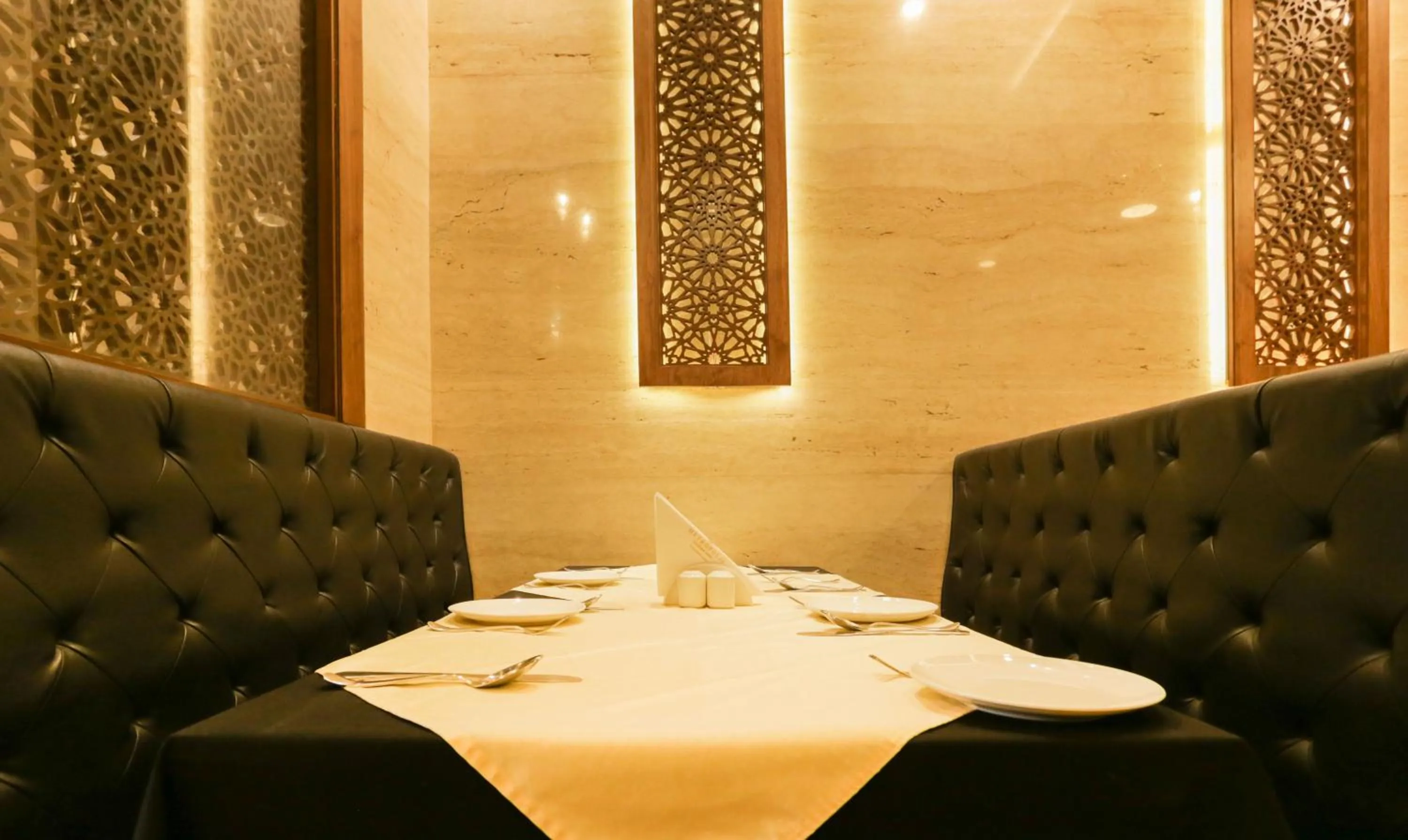 Restaurant/places to eat in Hotel Metropolis