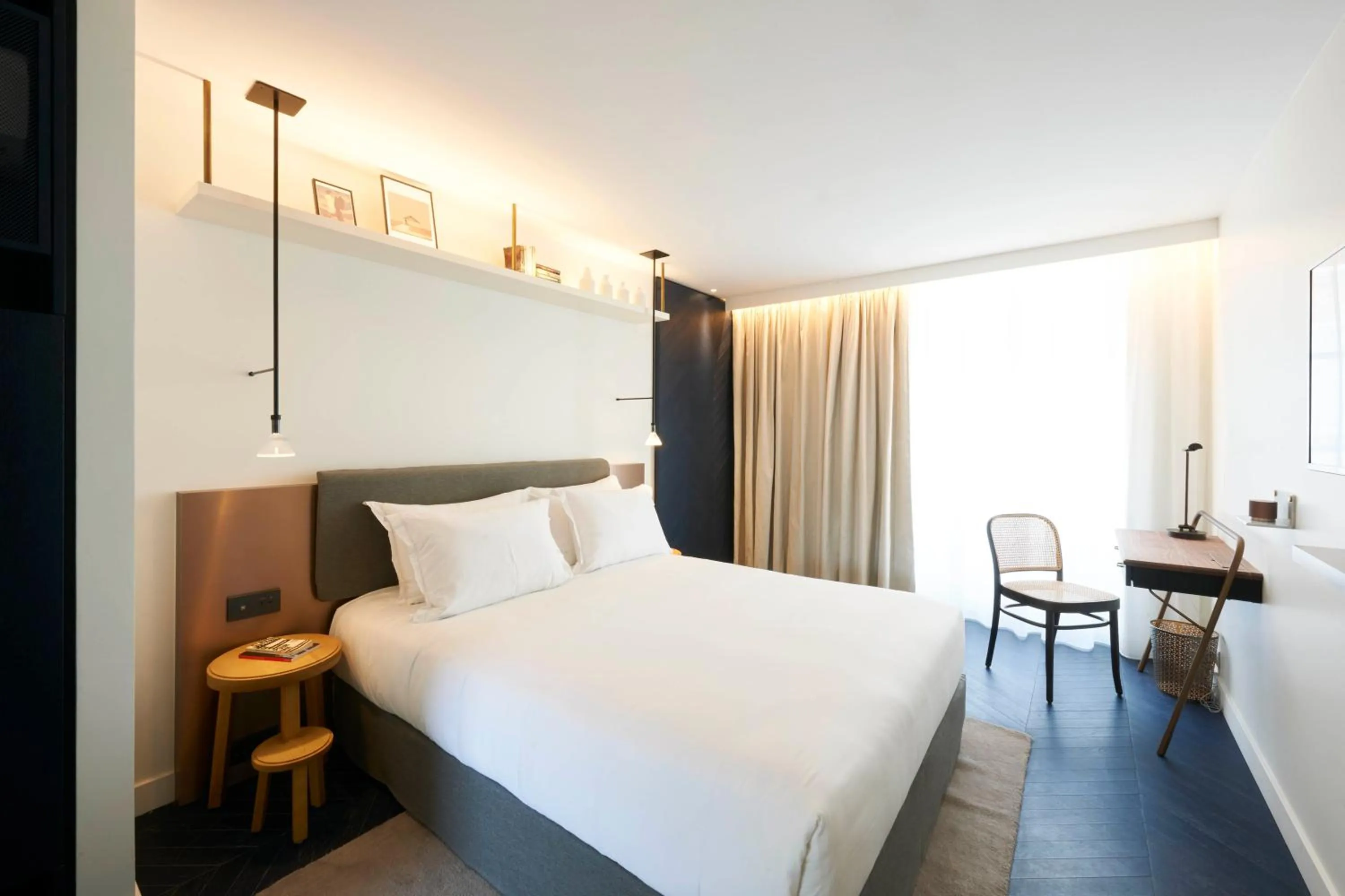 Bed in Perpetual Elysée Montaigne