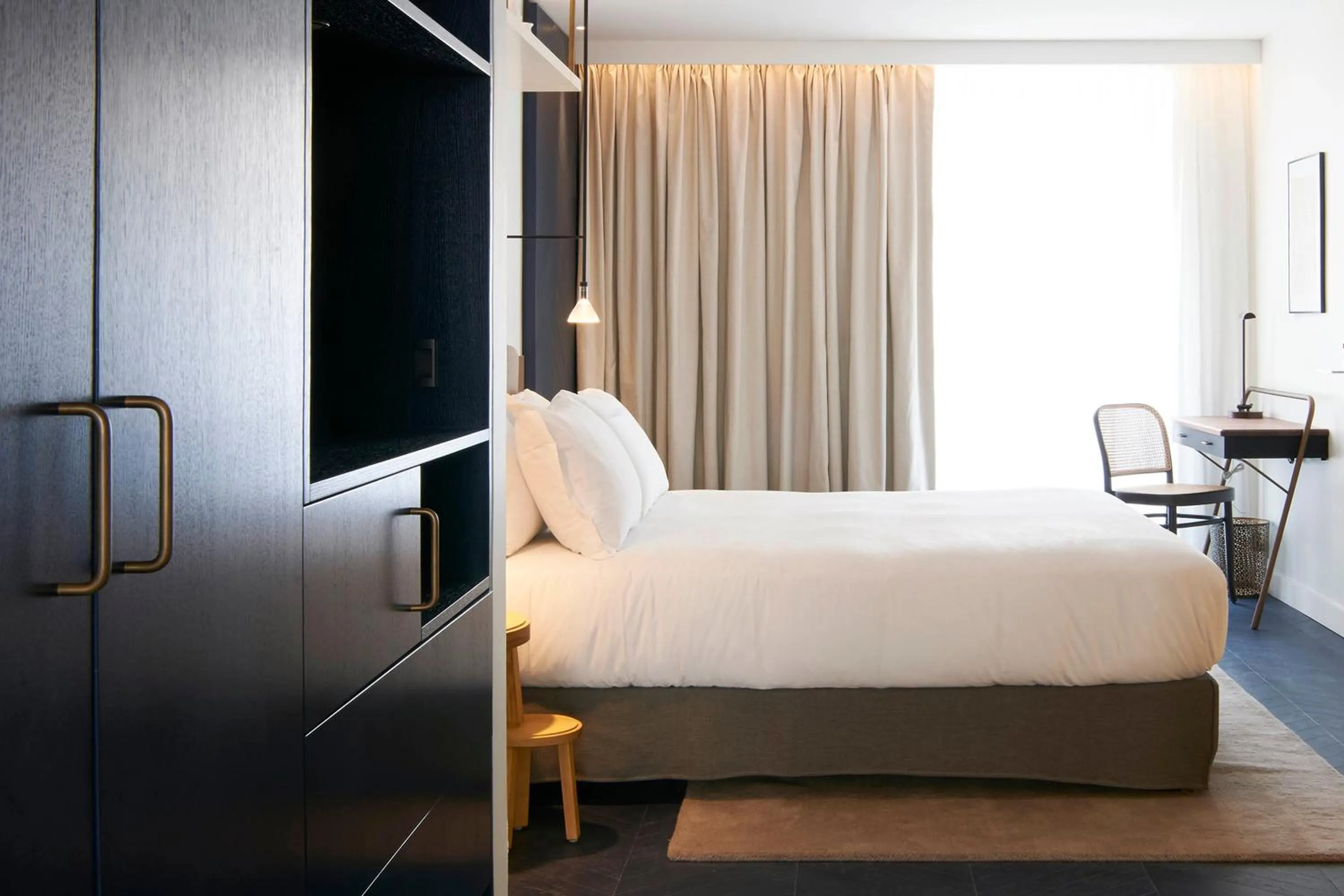 Bedroom, Bed in Perpetual Elysée Montaigne