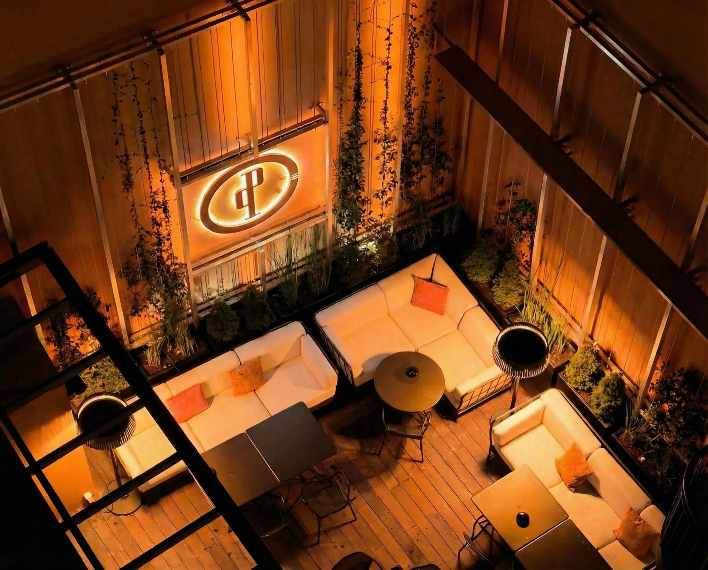 Perpetual Elysée Montaigne