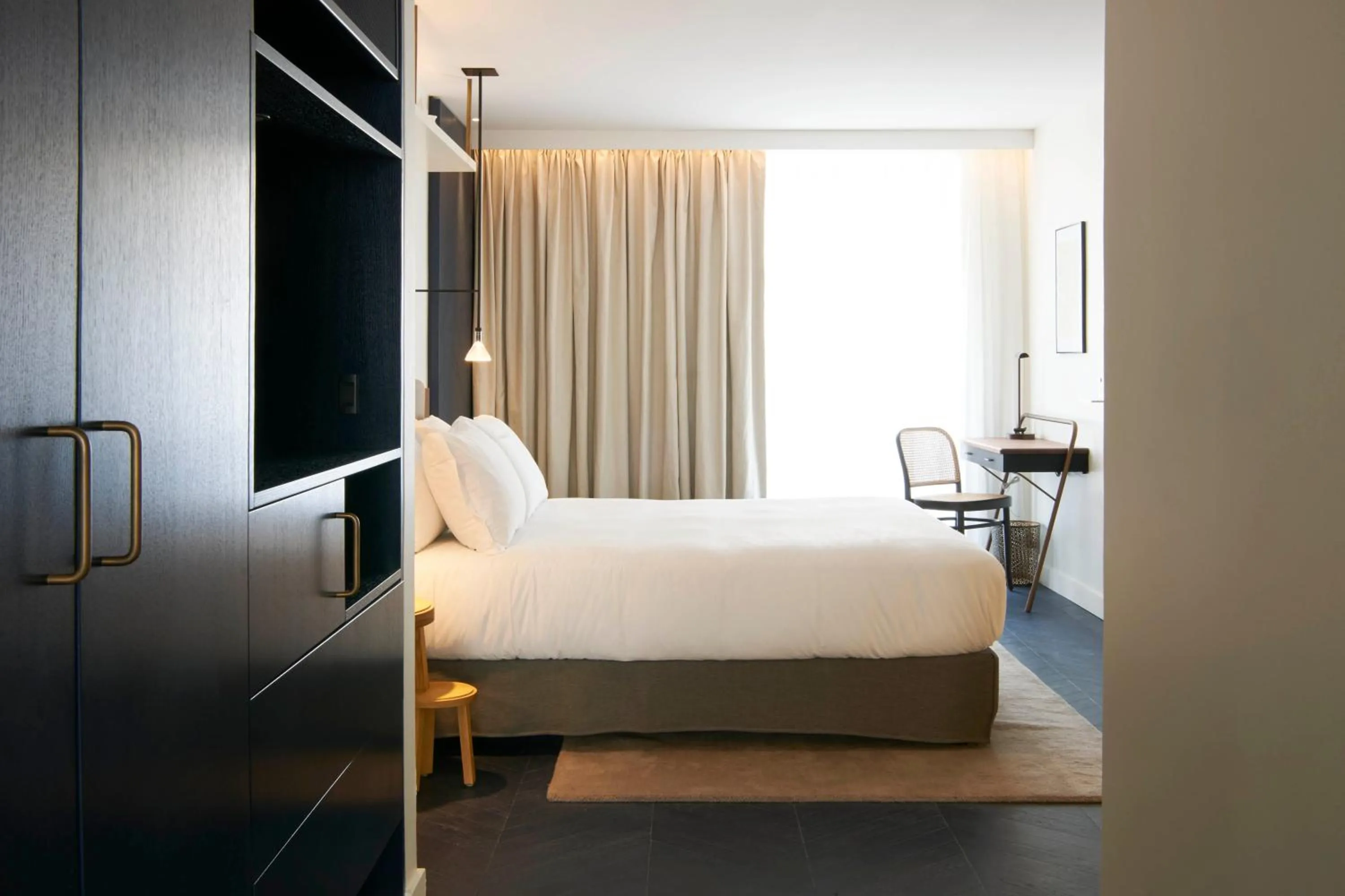 Bedroom, Bed in Perpetual Elysée Montaigne