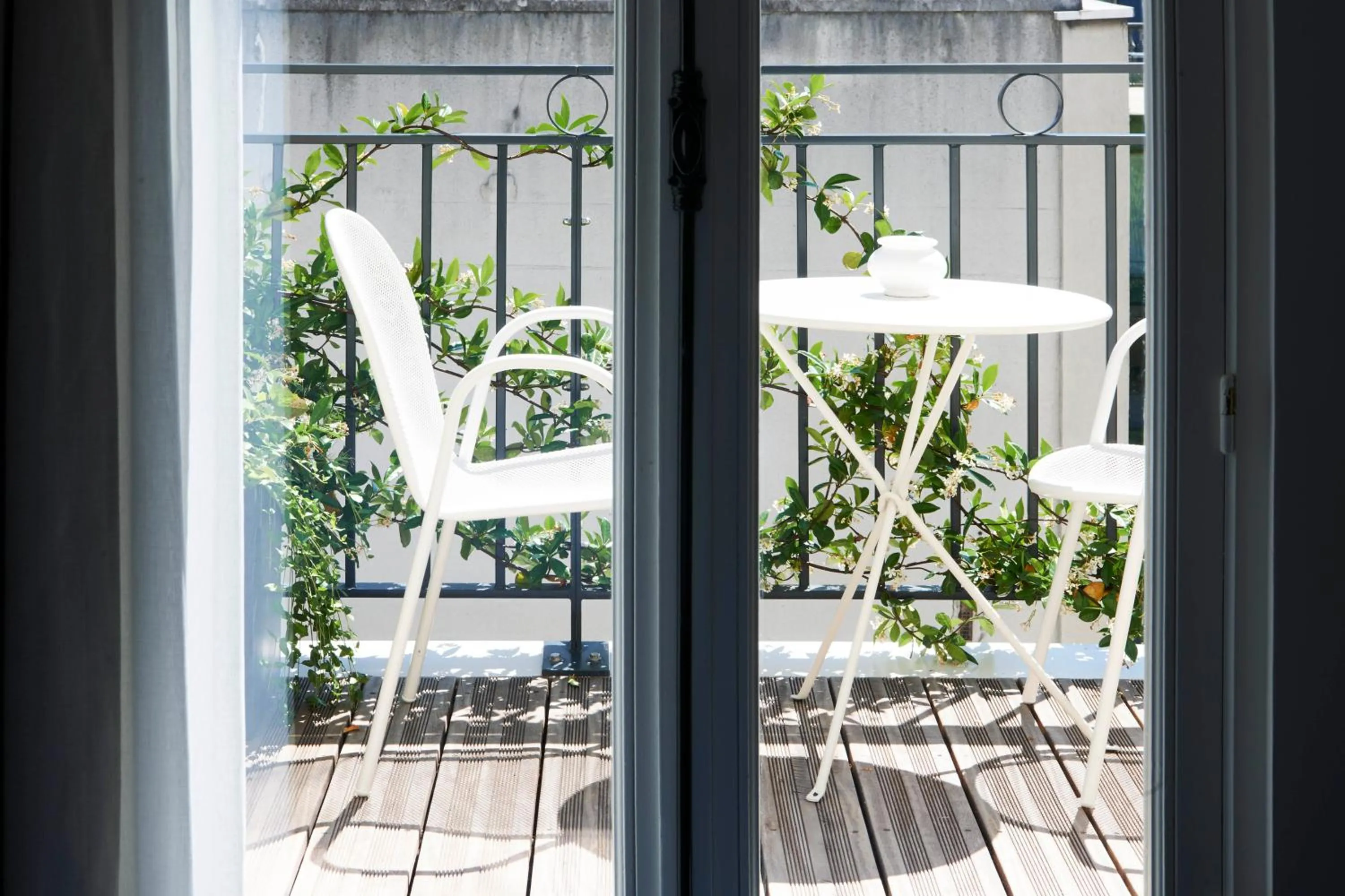 Balcony/Terrace in Perpetual Elysée Montaigne