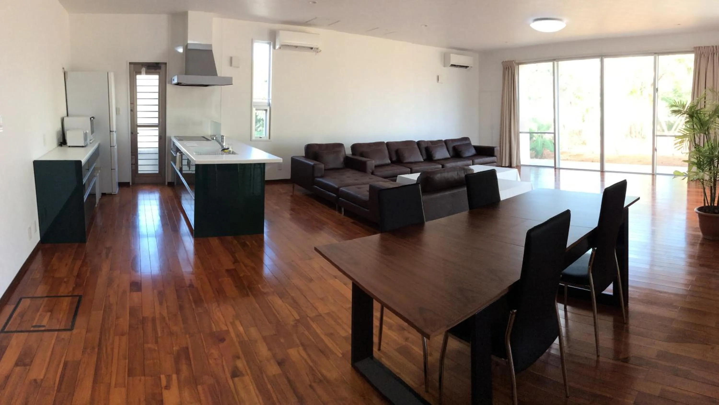 Communal lounge/ TV room in Seaside House Nirai