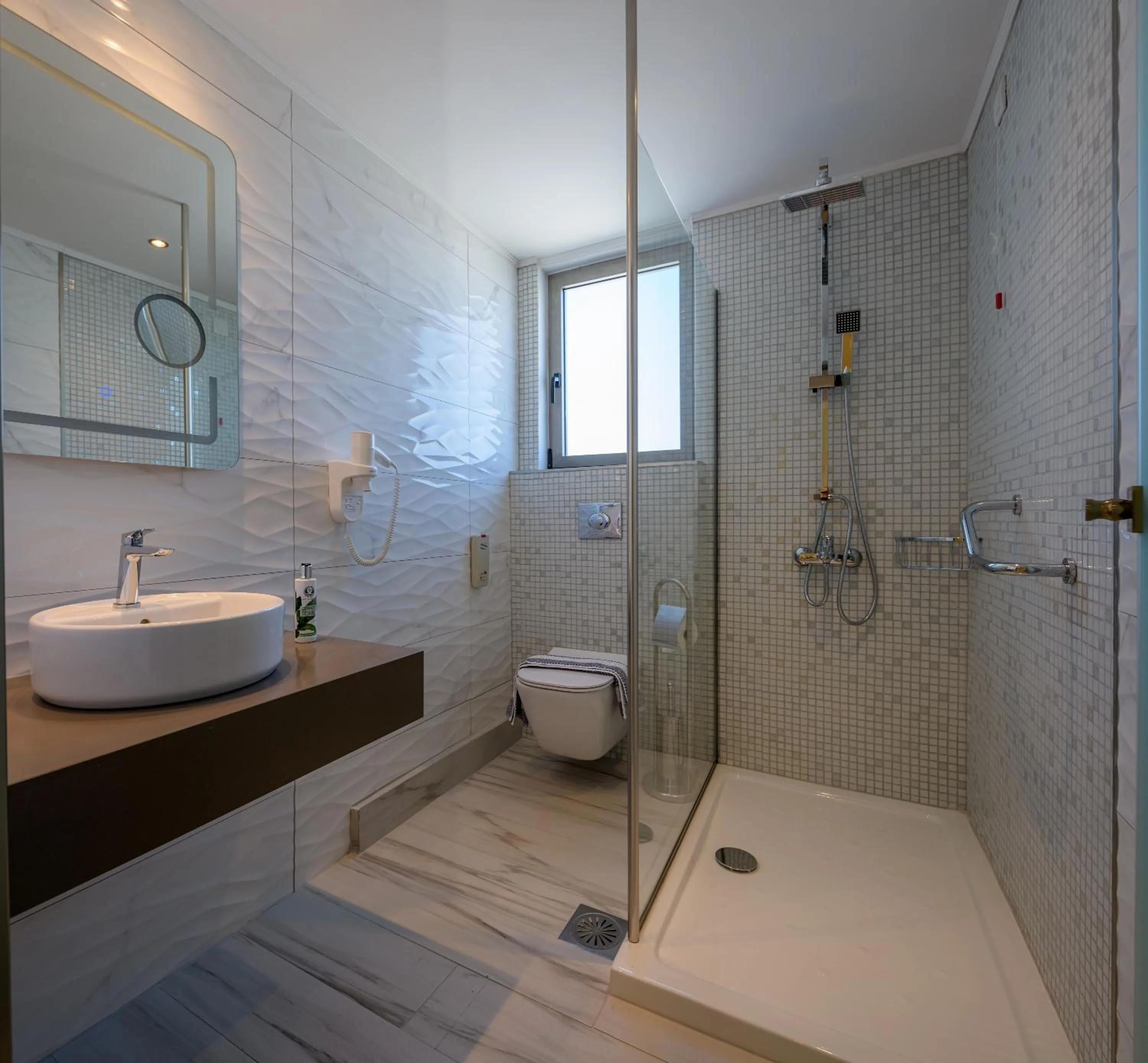 Bathroom in Alexandra Hotel&Apartments