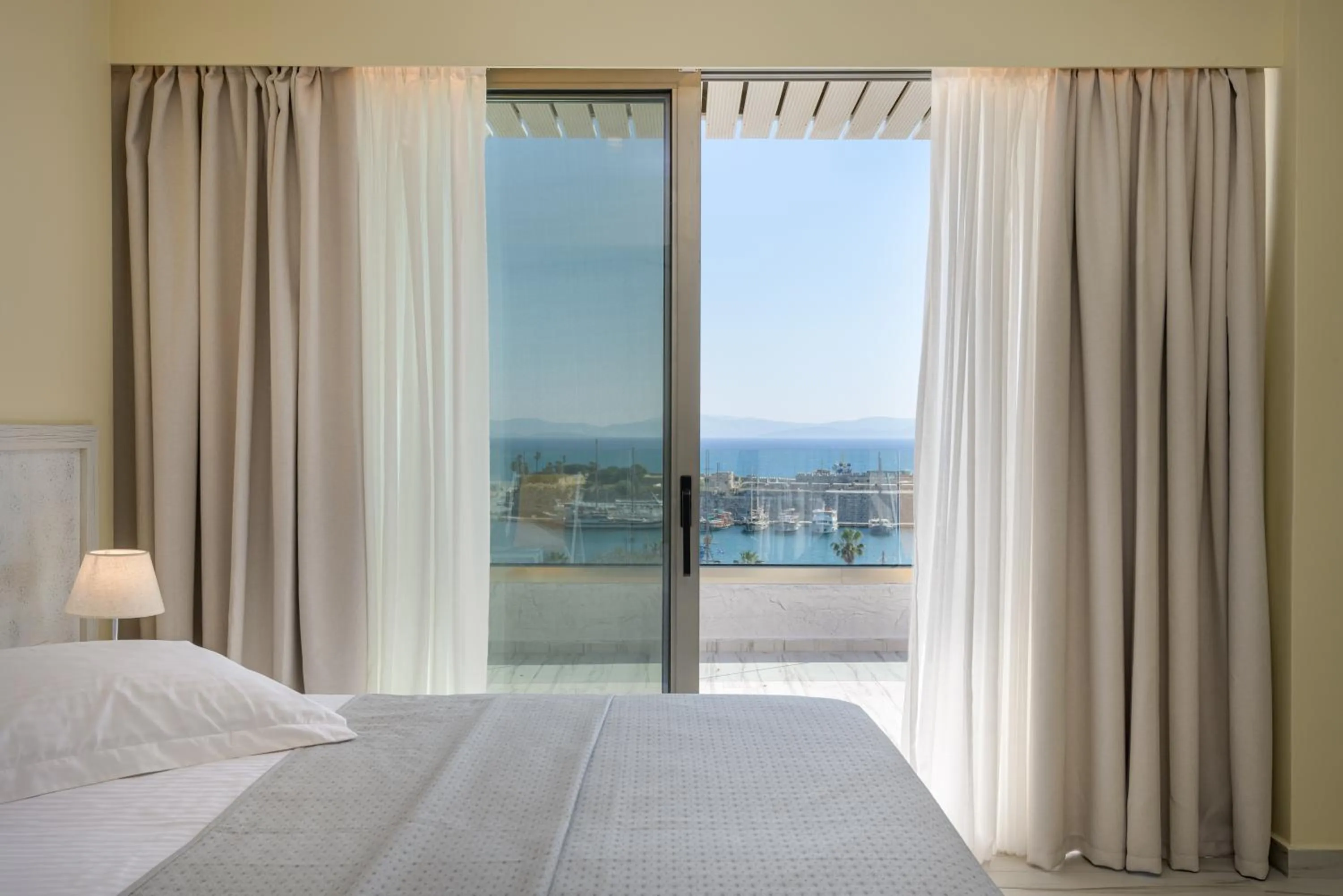 Bedroom, Bed in Alexandra Hotel&Apartments