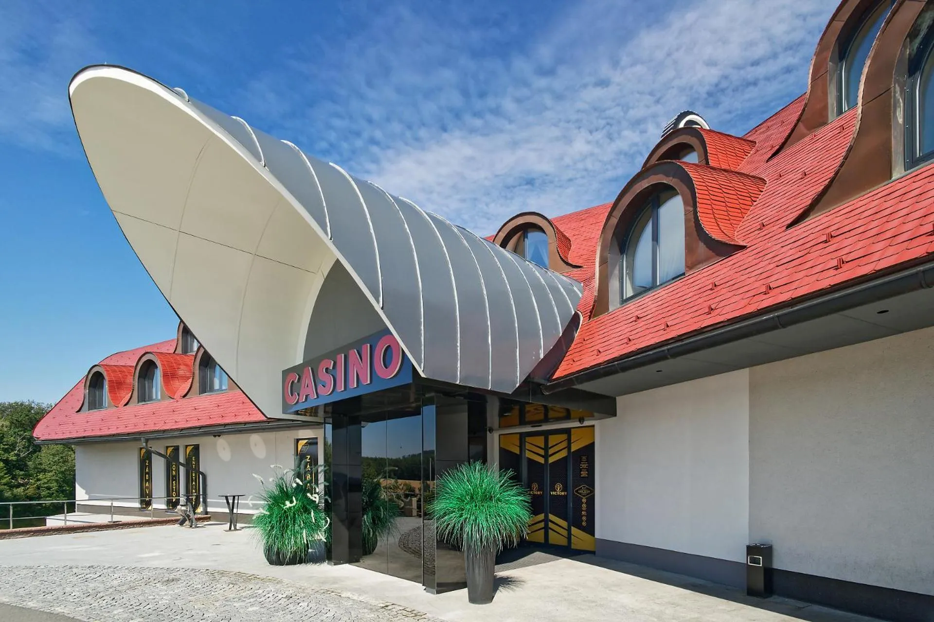 Facade/entrance in Hotel Victory