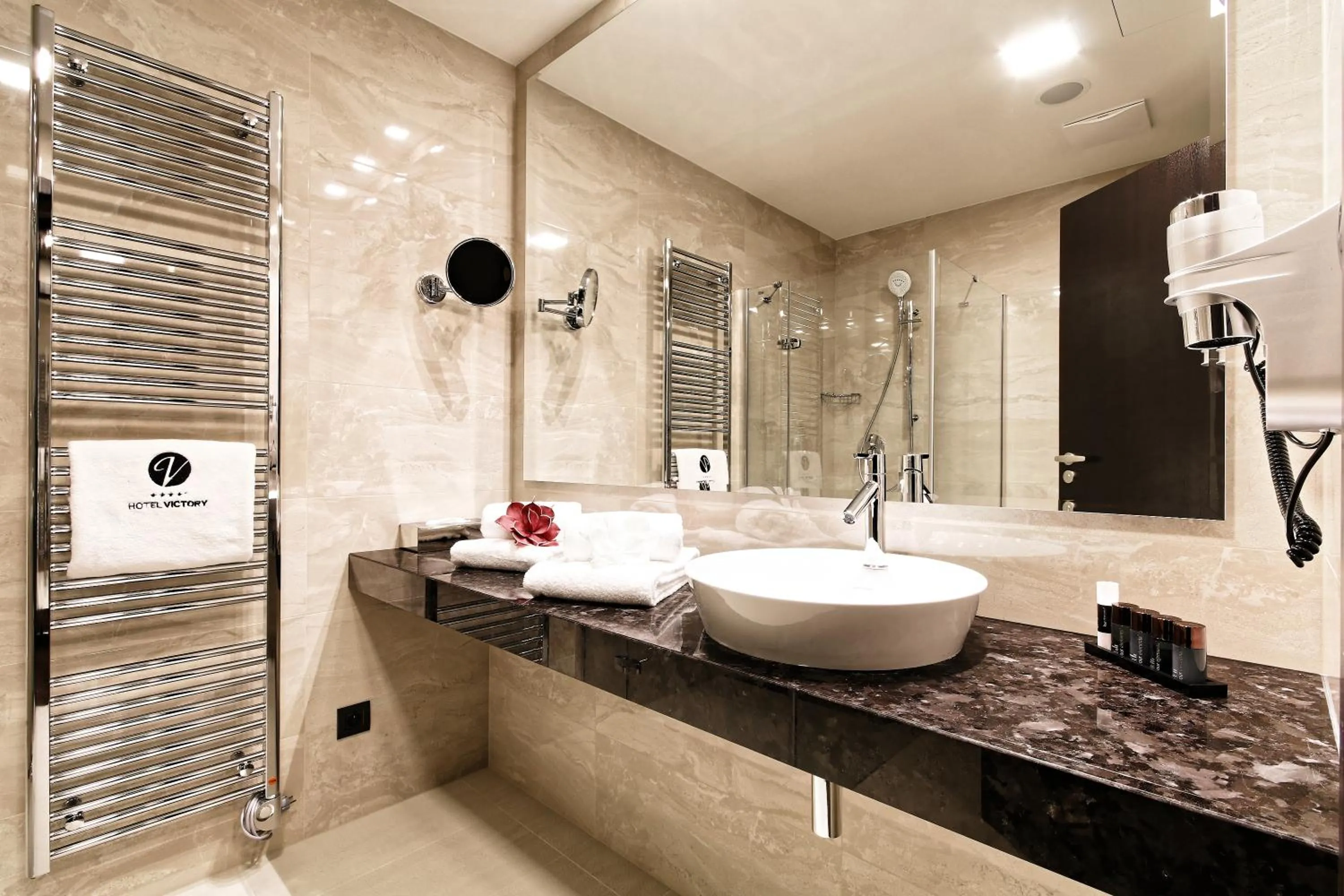 Toilet in Hotel Victory