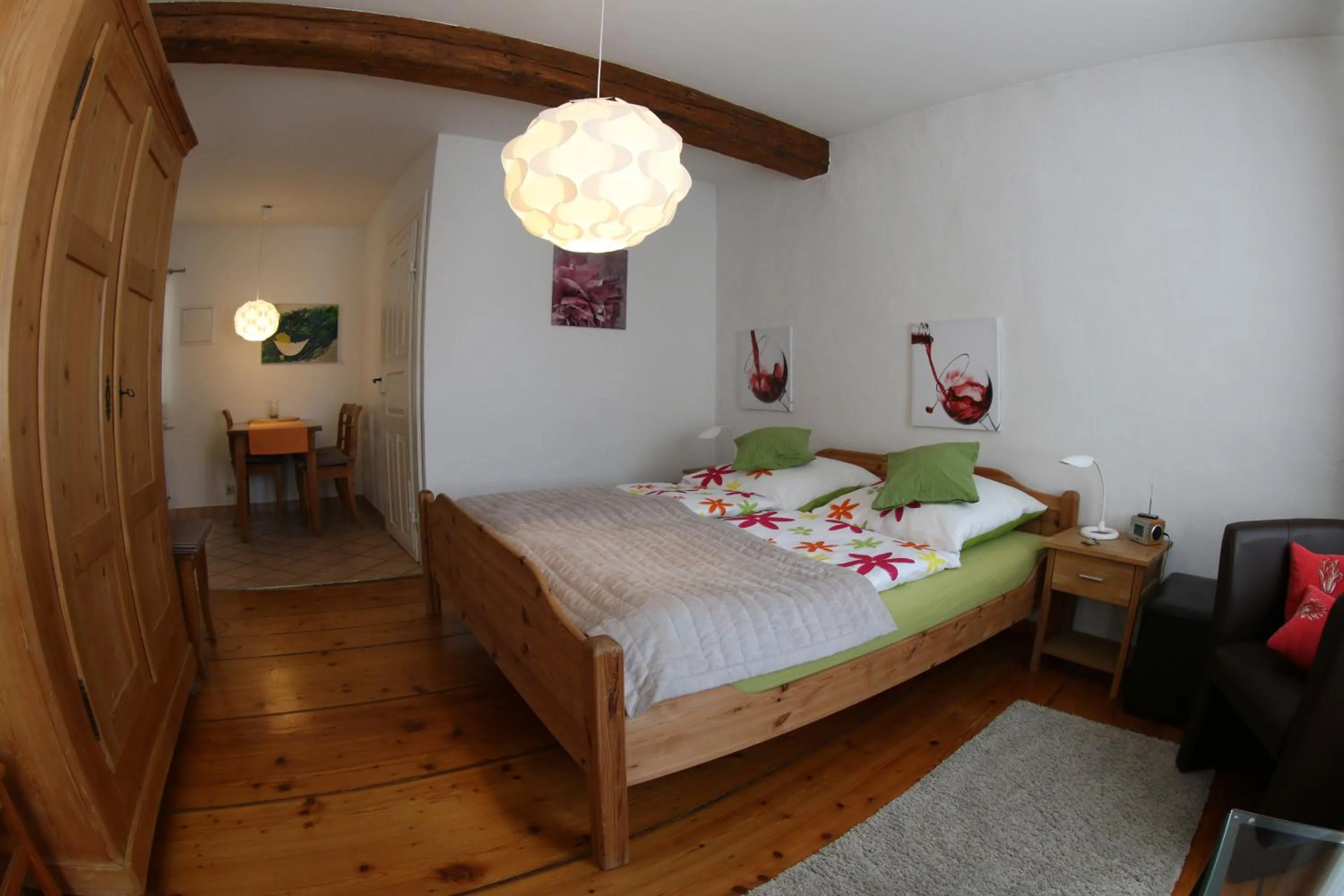 Photo of the whole room, Bed in Alter Winzerhof Weisenheim am Berg e.K.