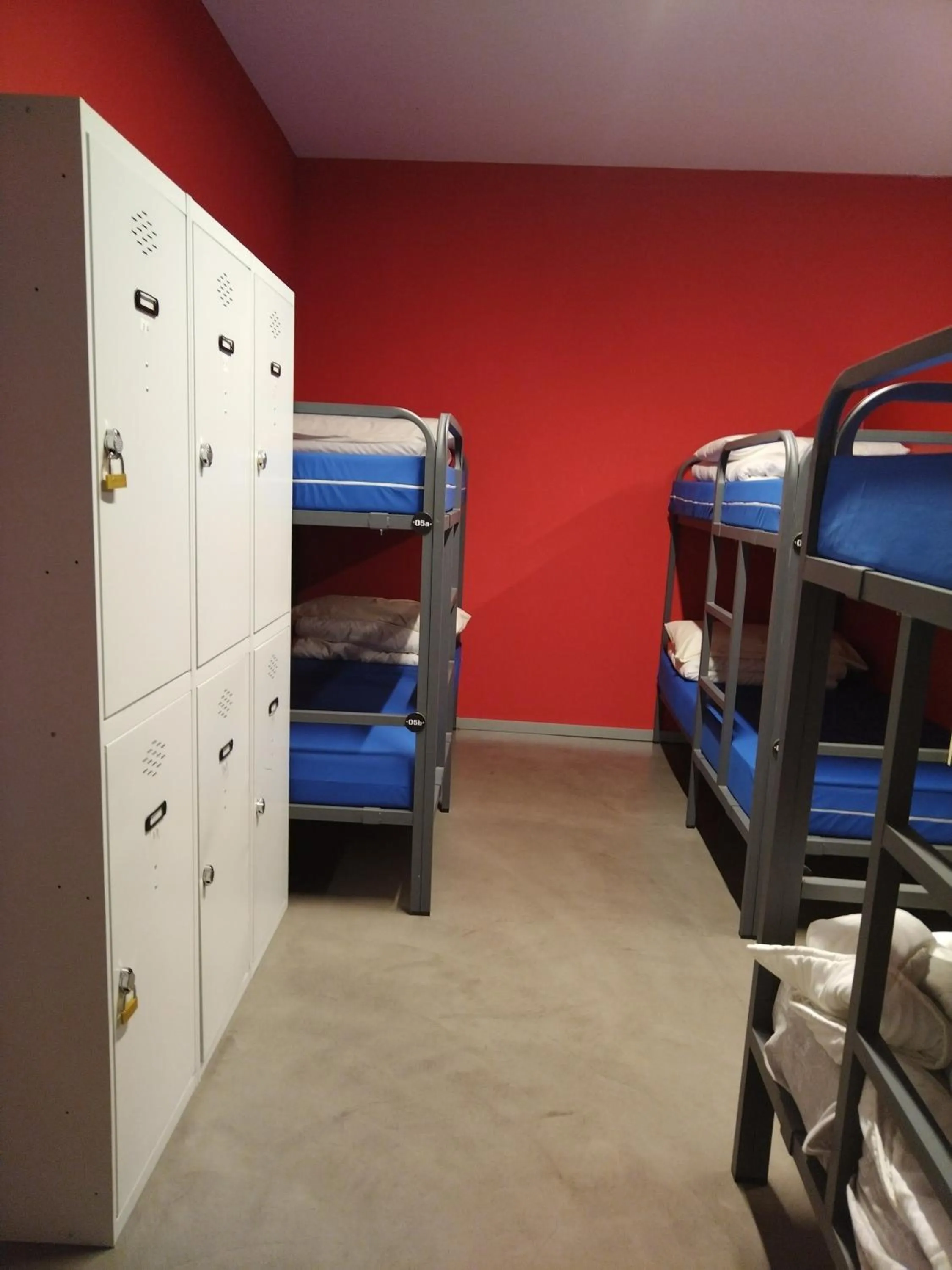 Photo of the whole room, Bed in All Iron Hostel