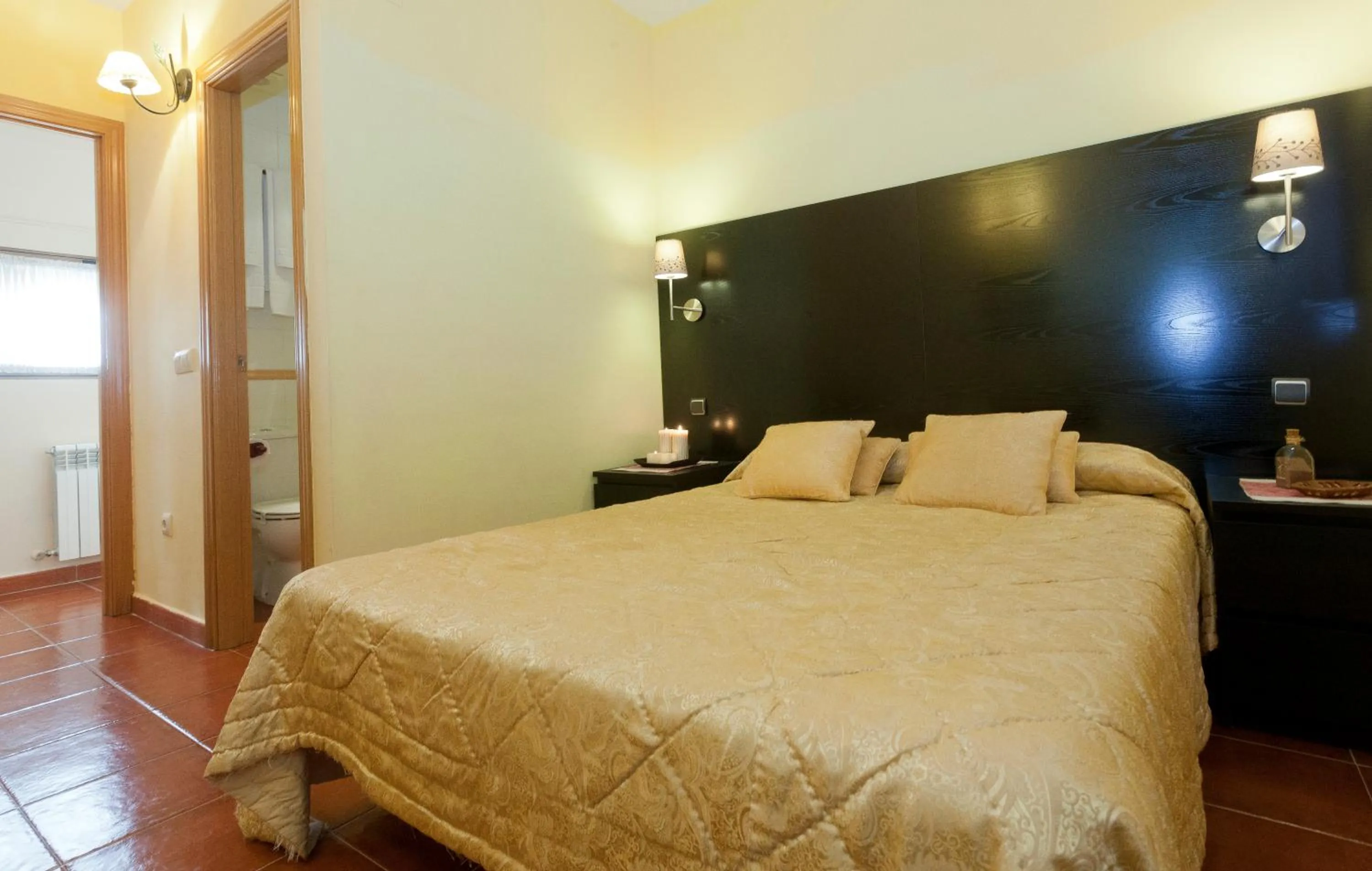 Photo of the whole room, Bed in Hotel Rural El Yantar de Gredos