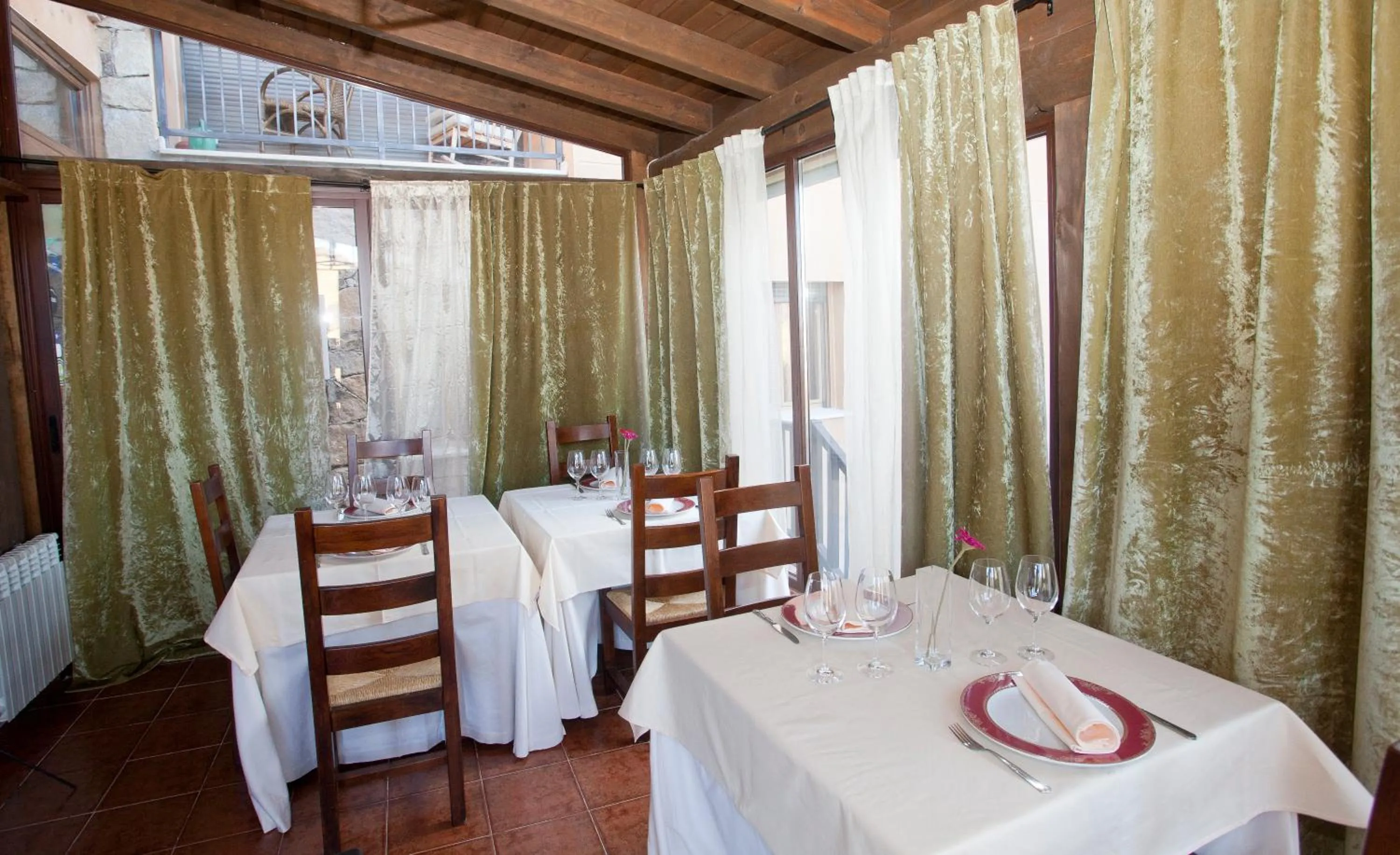 Restaurant/places to eat in Hotel Rural El Yantar de Gredos