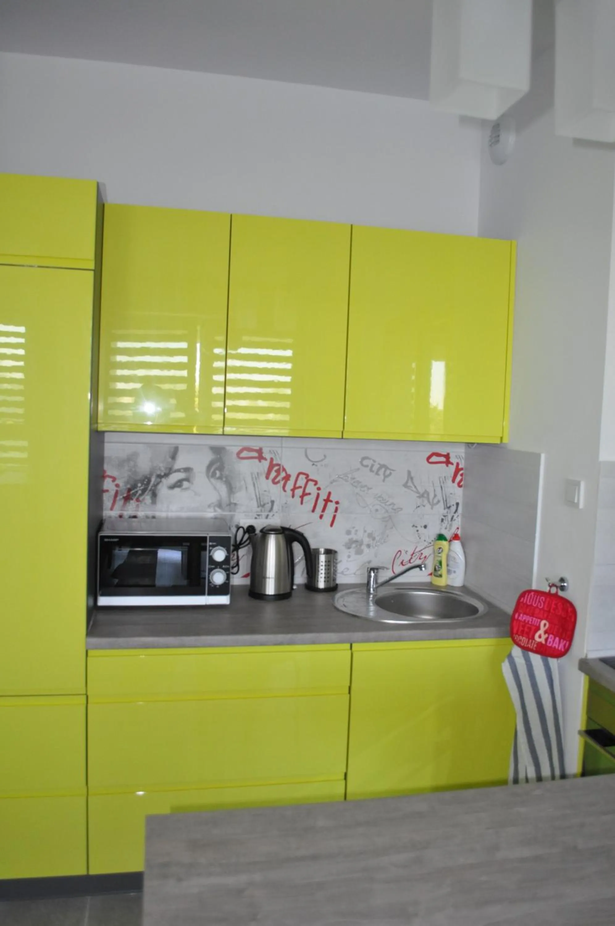 Kitchen or kitchenette in Pop Art Apartments