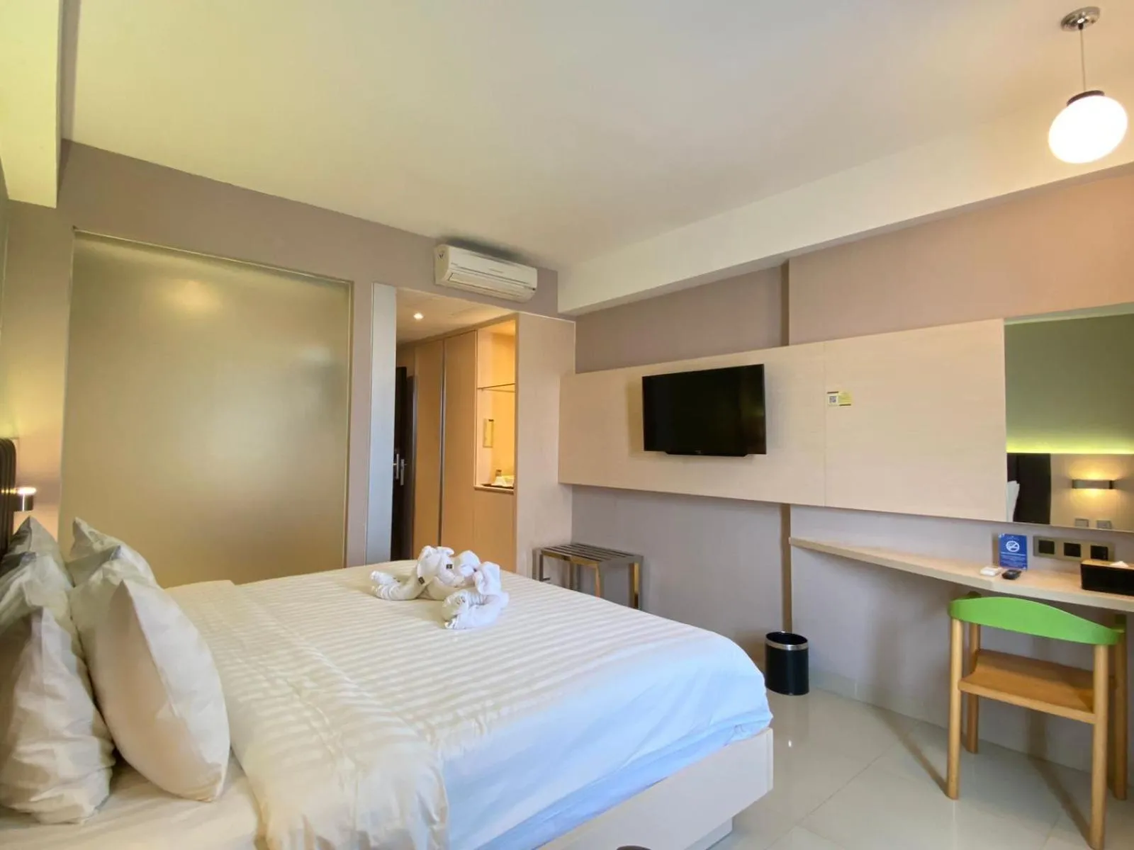 Bedroom, Bed in Classie Hotel