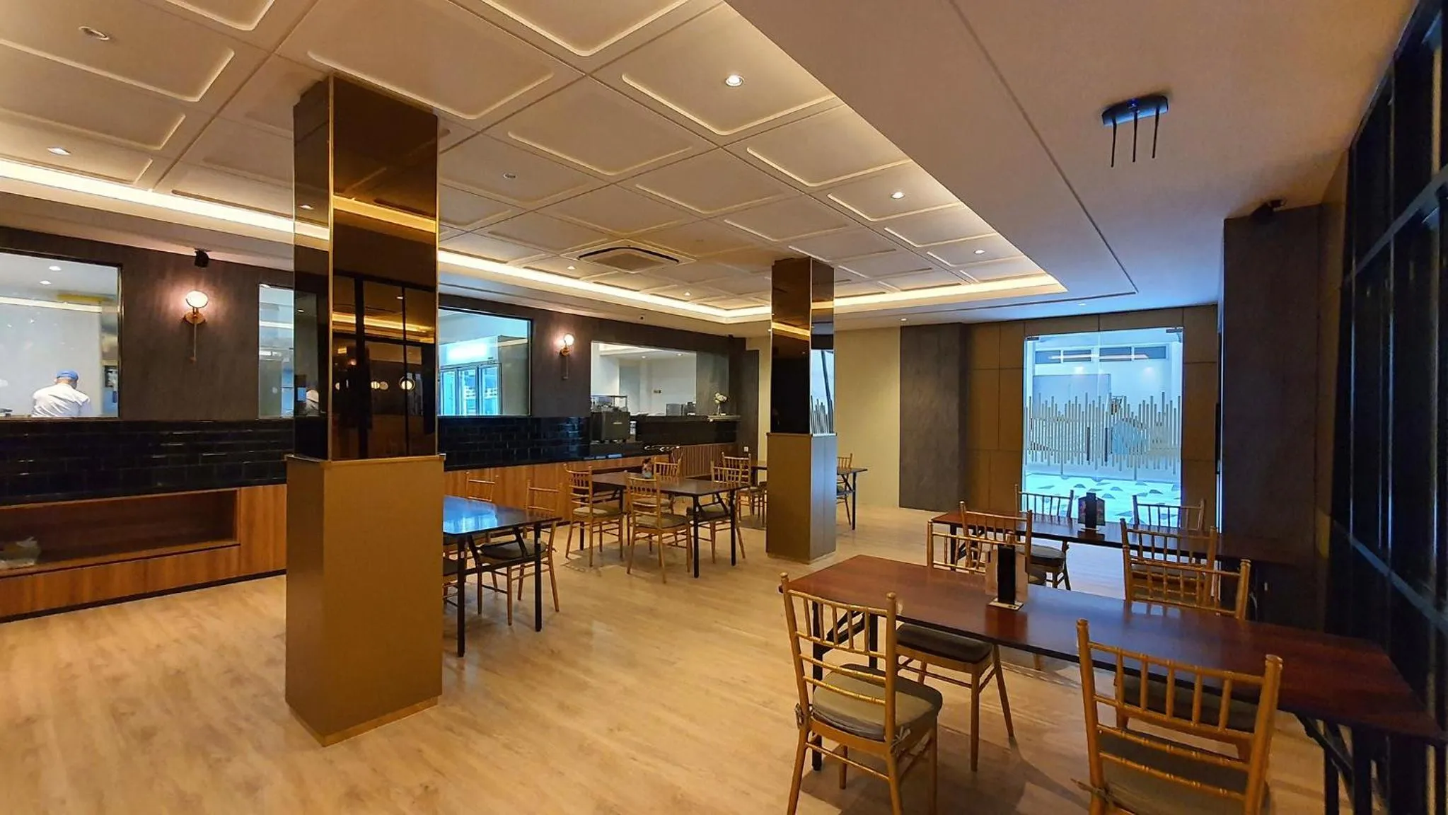 Restaurant/places to eat in Classie Hotel