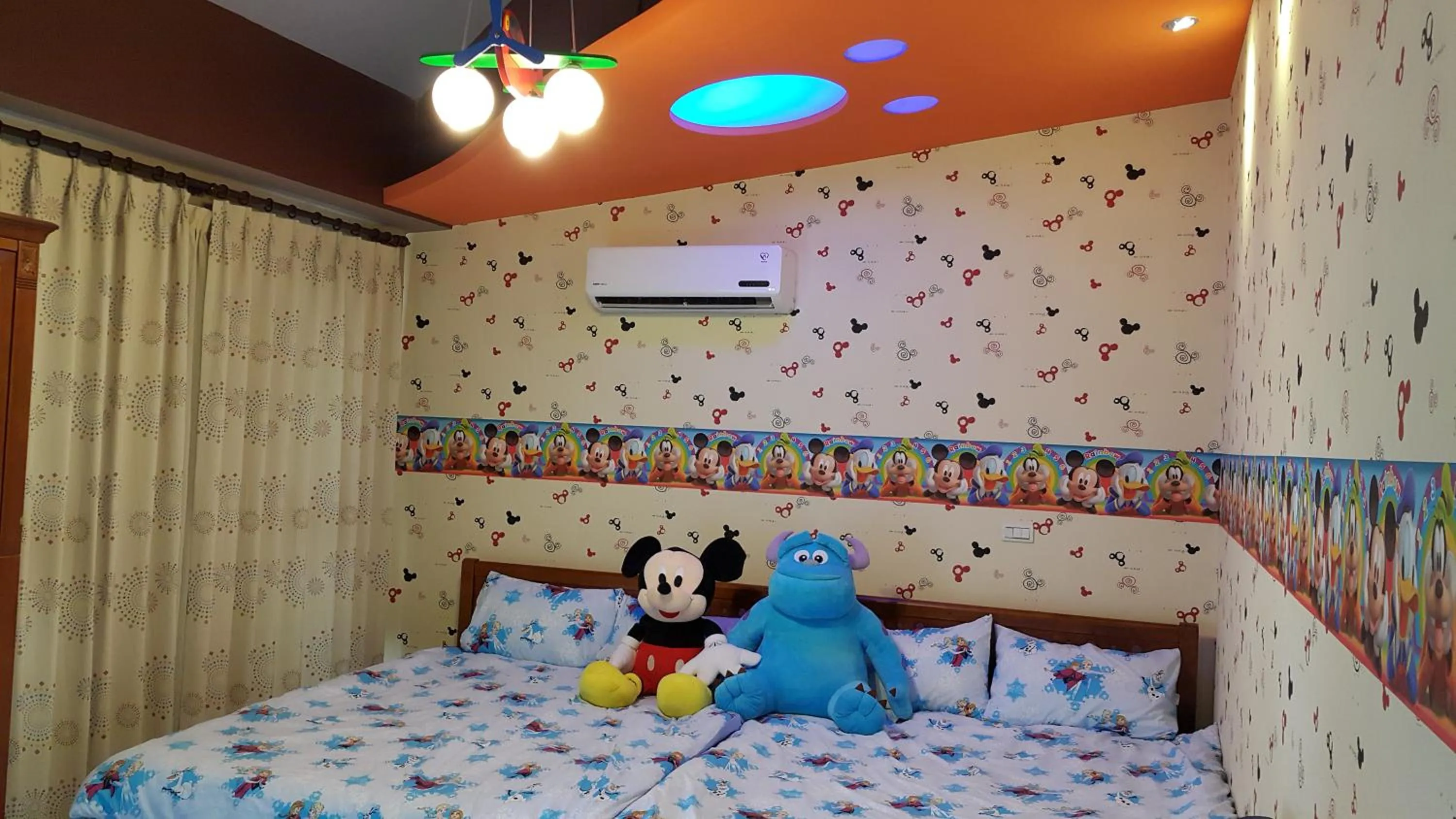 Photo of the whole room, Bed in Wonderful Land B&B