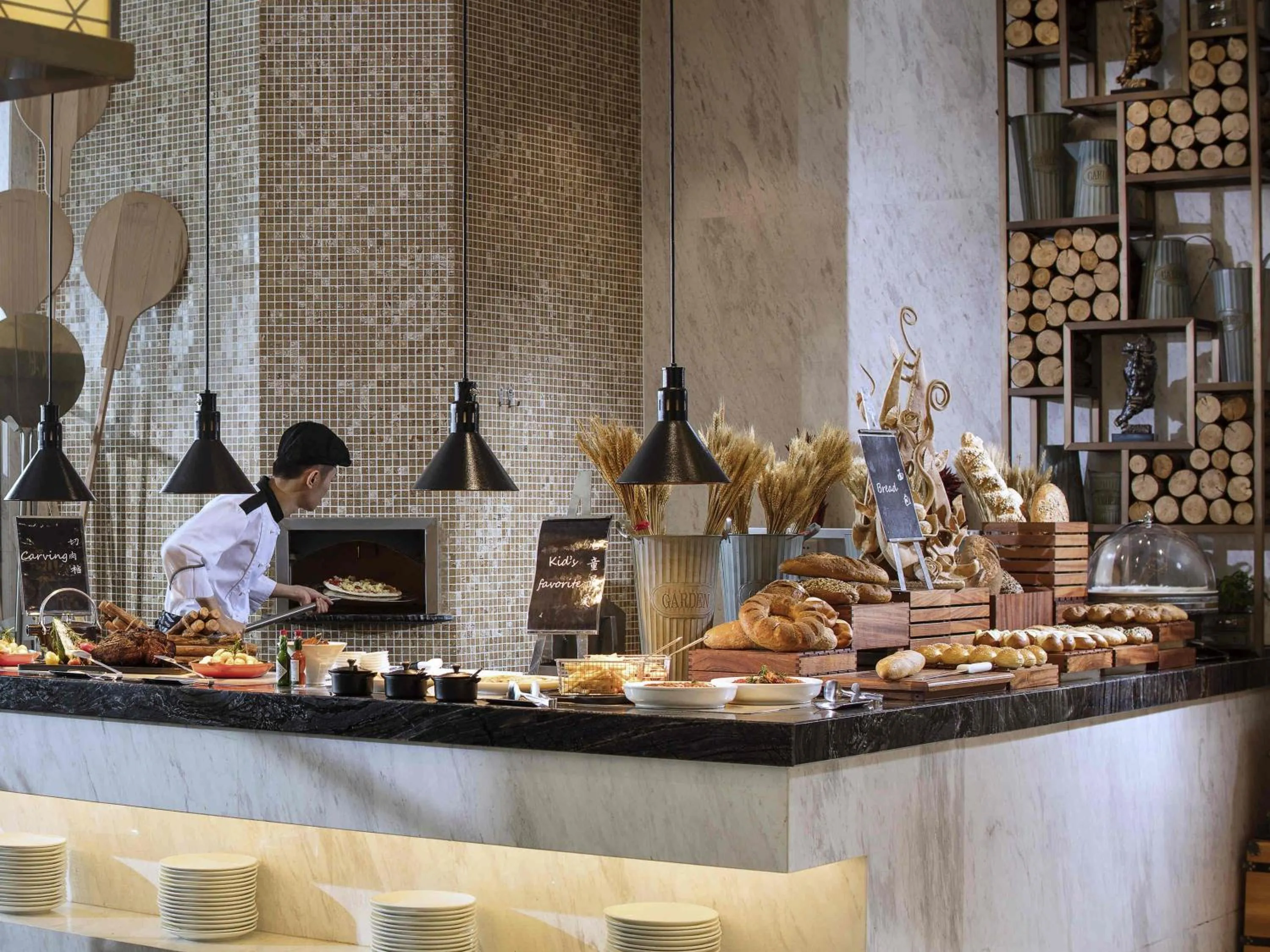 Restaurant/places to eat in Sofitel Guiyang Hunter