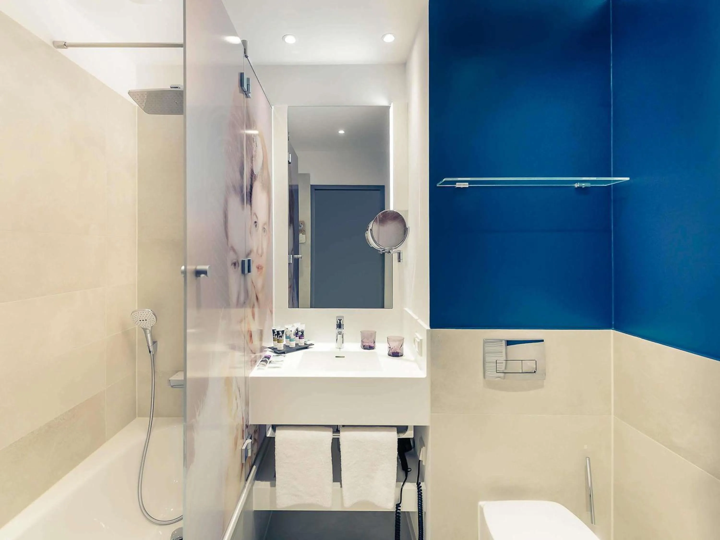 Bedroom in MERCURE Hotel Berlin Wittenbergplatz