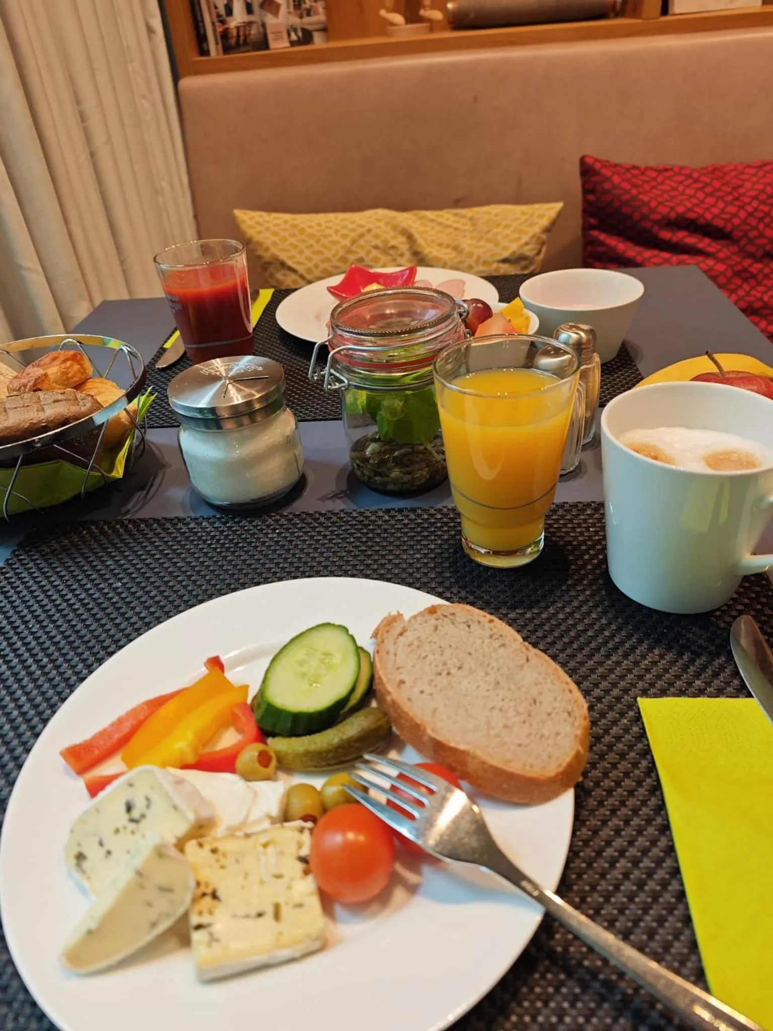 Breakfast in MERCURE Hotel Berlin Wittenbergplatz